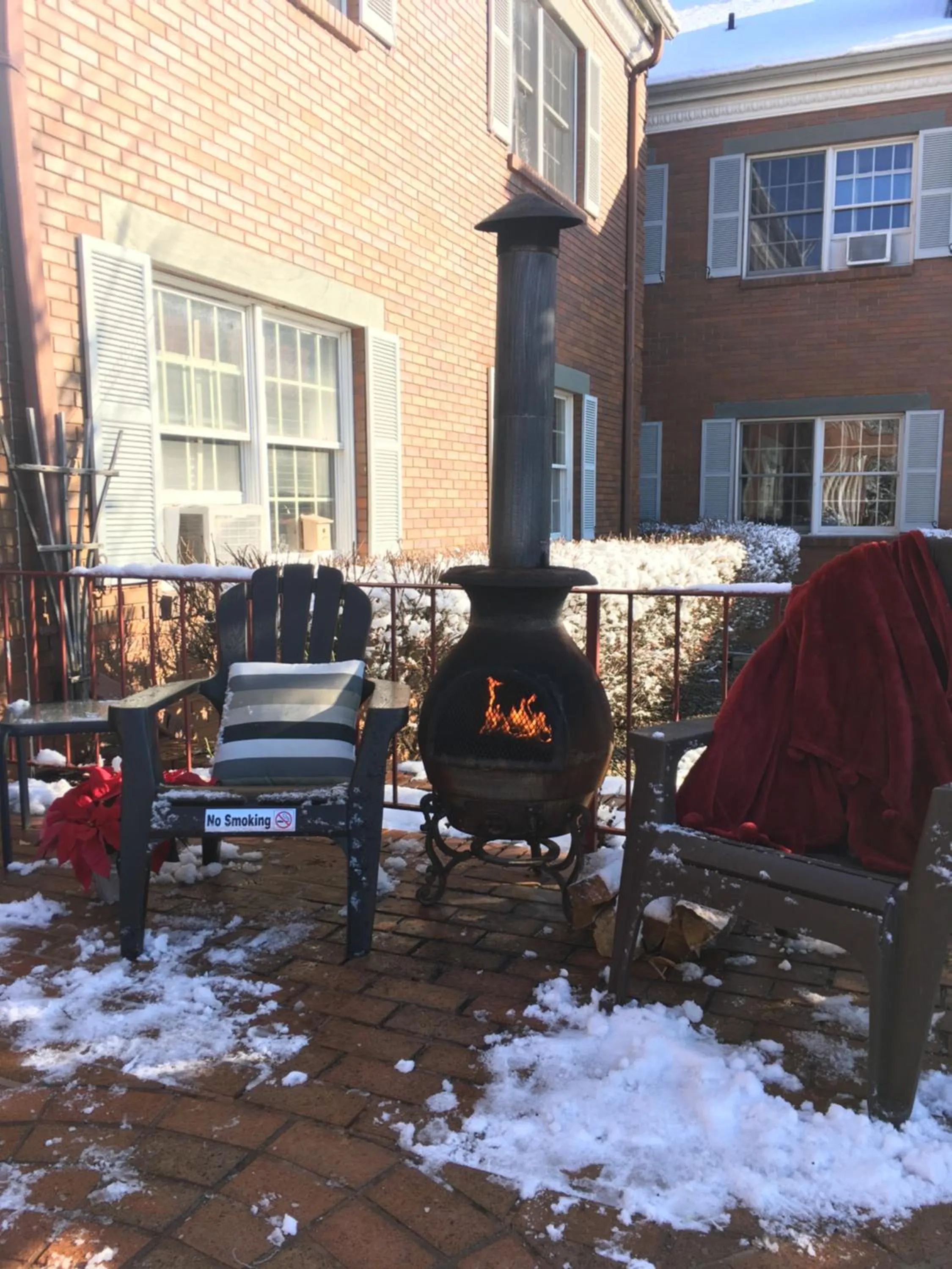 Seating area in Colts Neck Inn Hotel