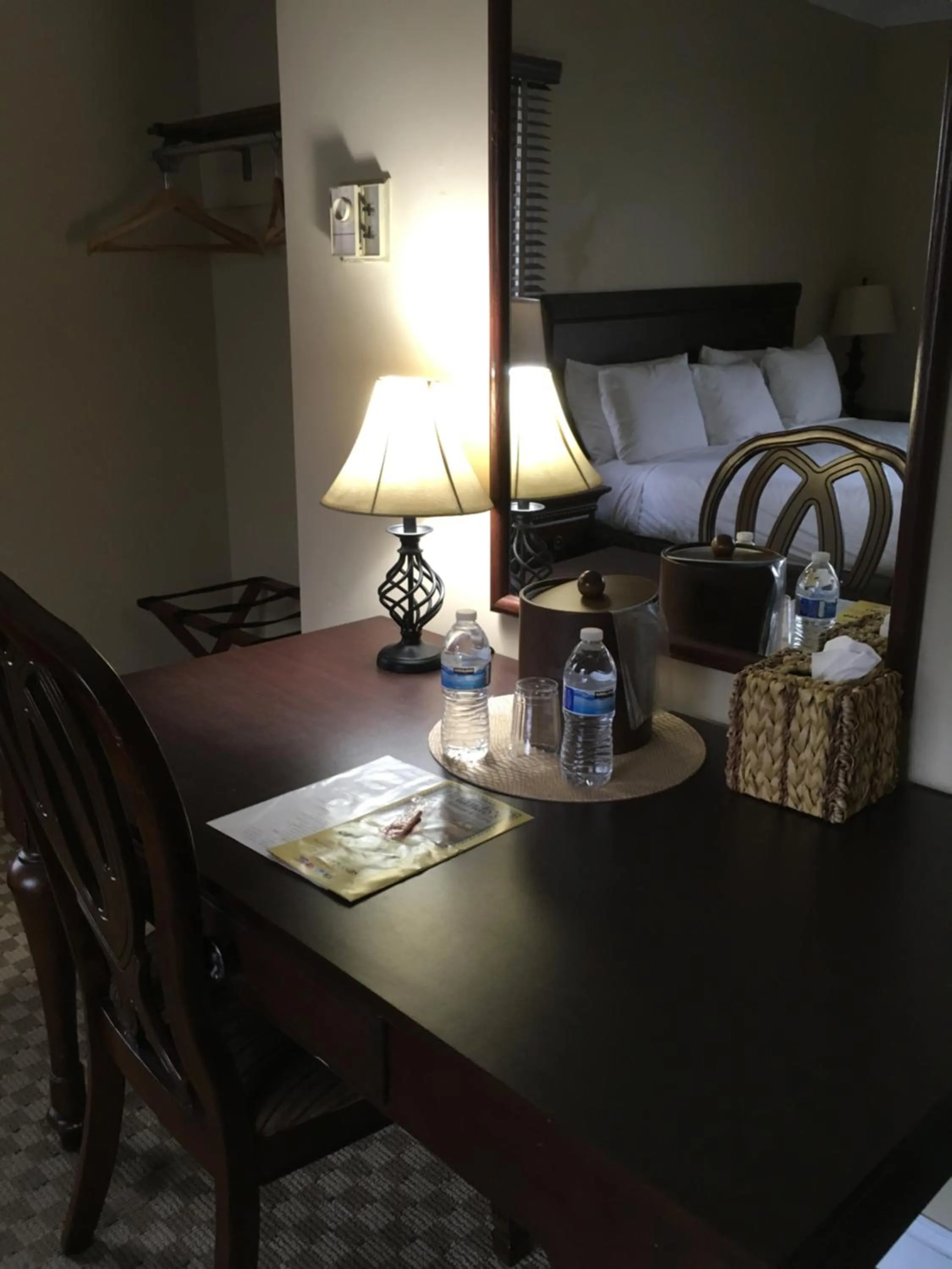 Bed in Colts Neck Inn Hotel