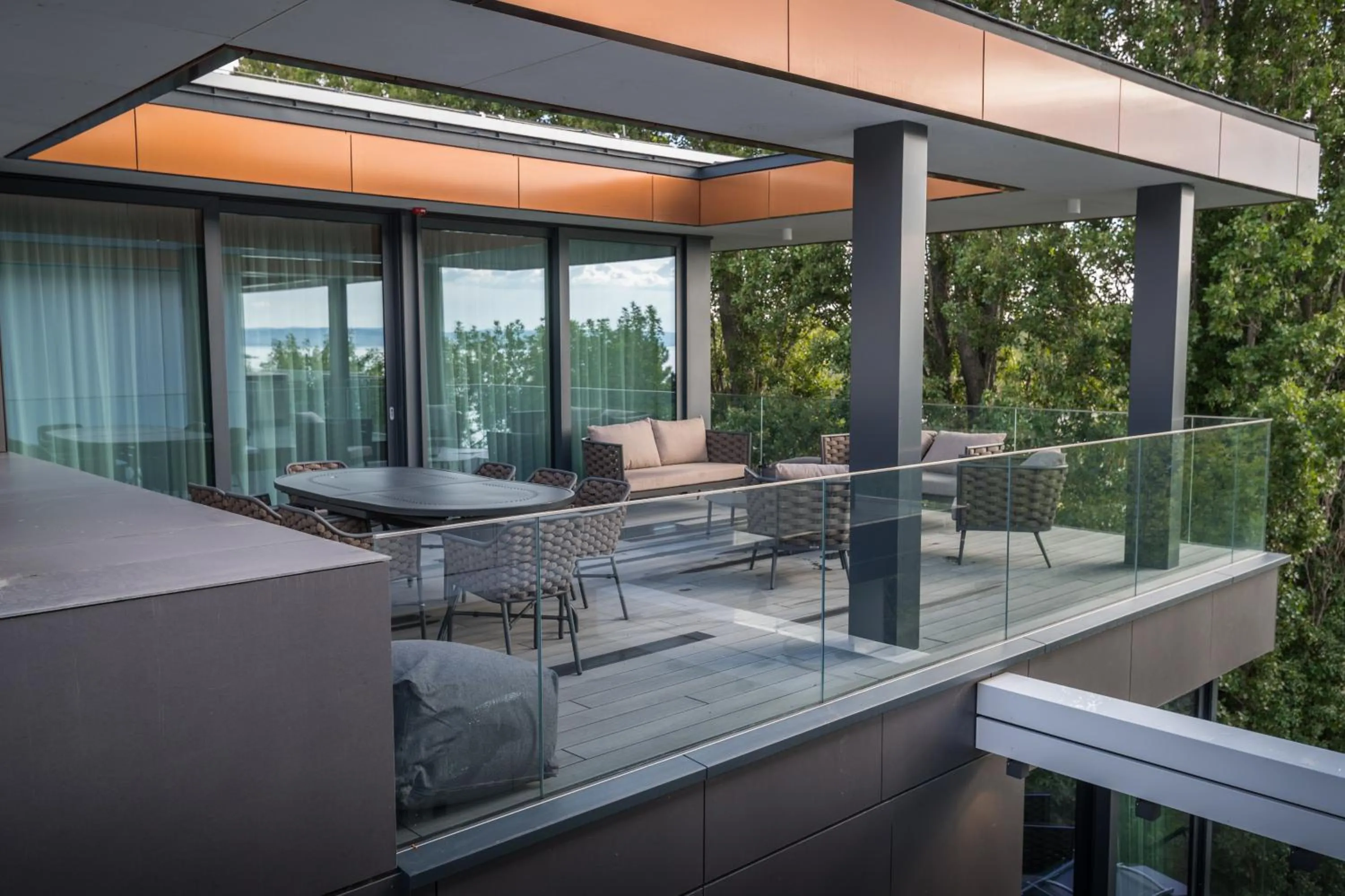 Patio in BJ81 Suite Hotel