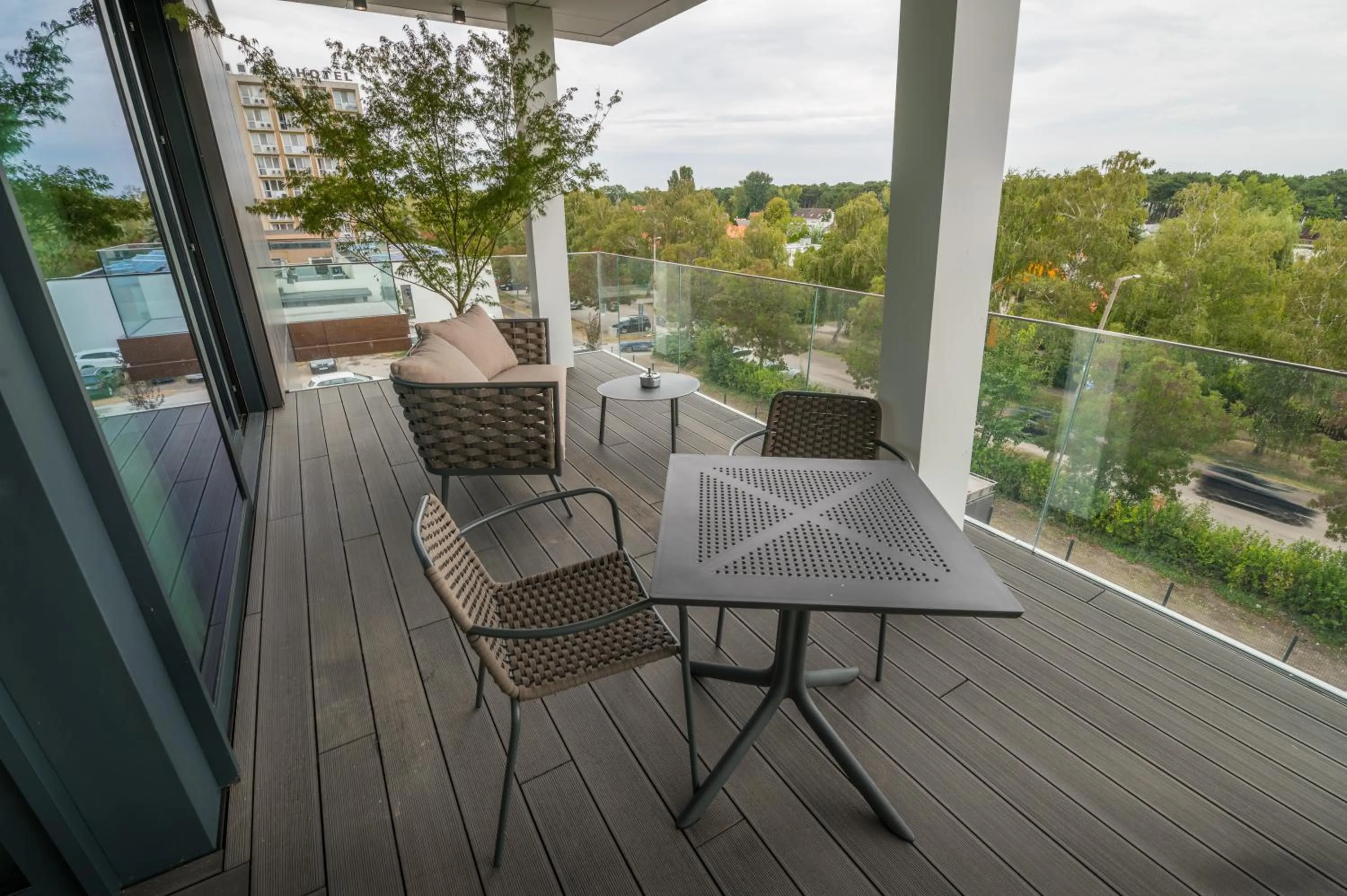 Day in BJ81 Suite Hotel