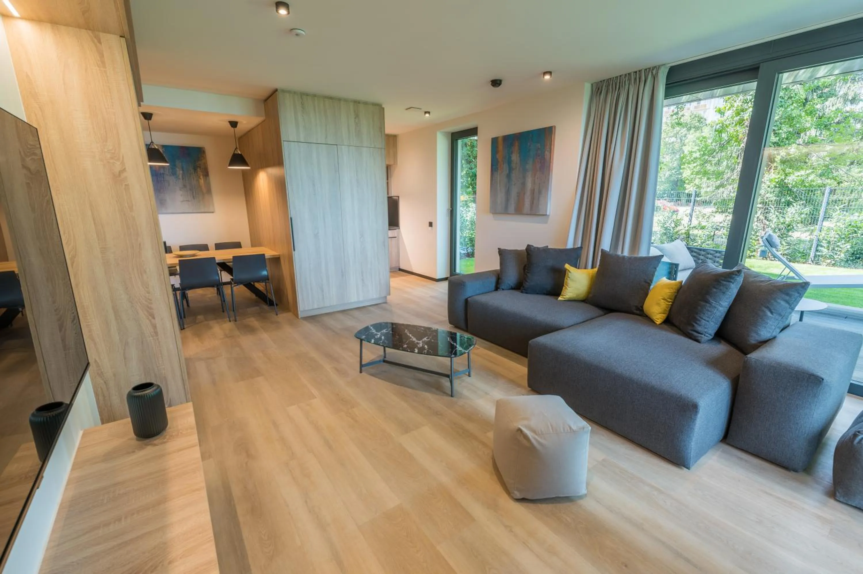 TV and multimedia in BJ81 Suite Hotel