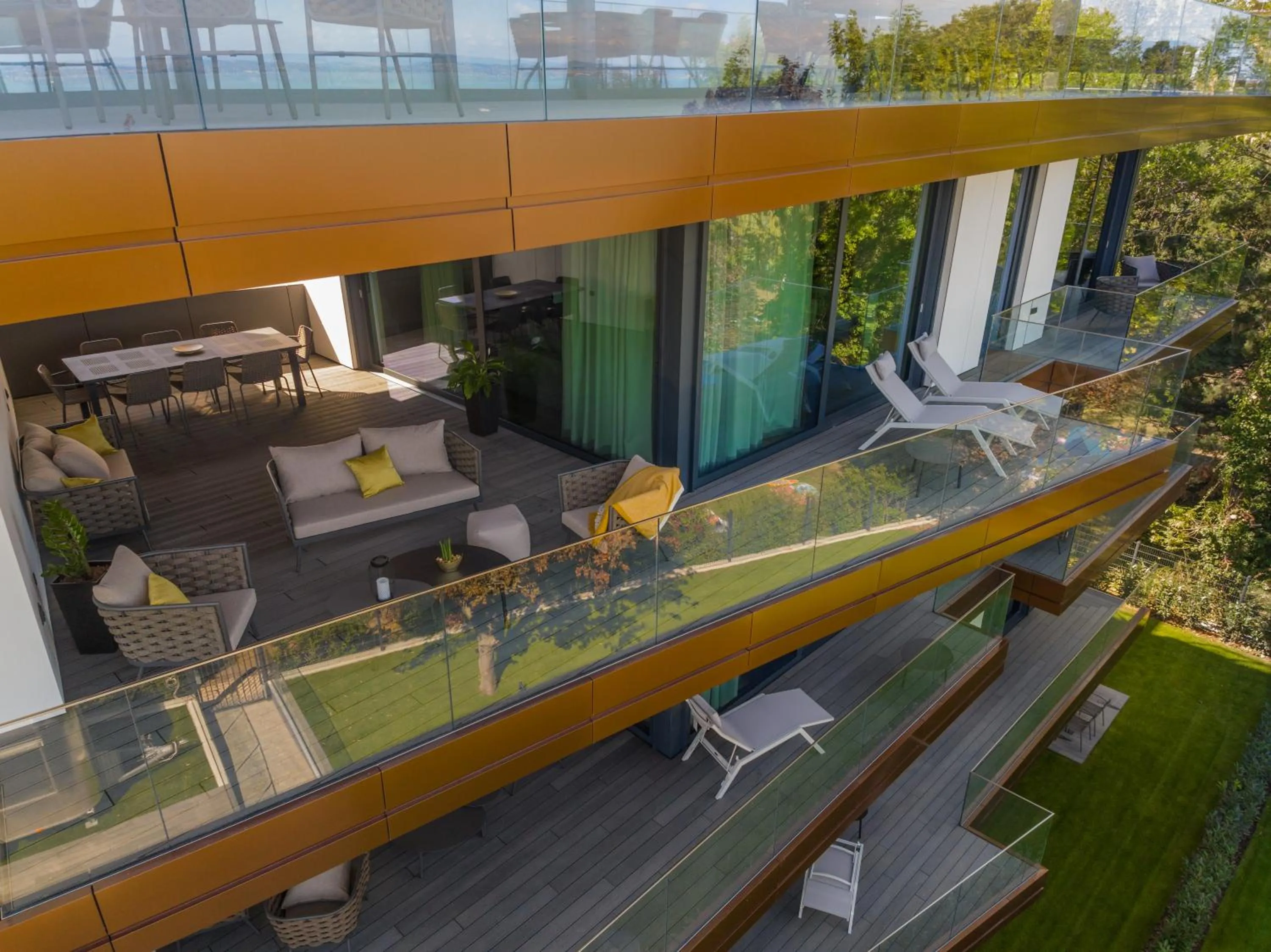 Balcony/Terrace in BJ81 Suite Hotel