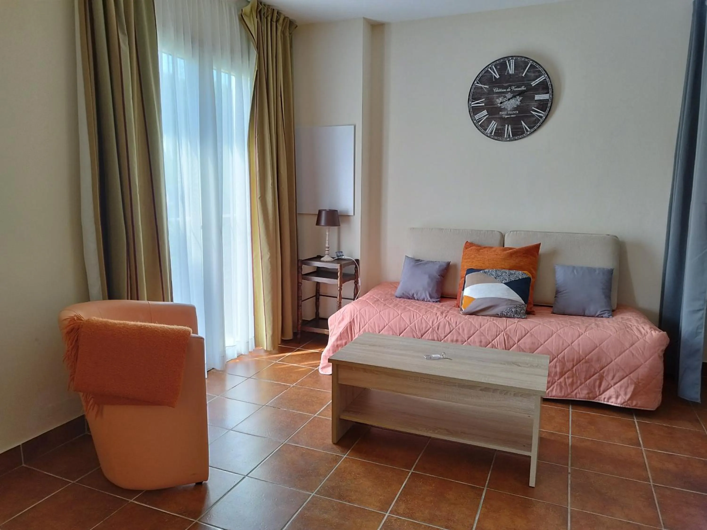 Living room, Bed in Le Haut-Val Résidences