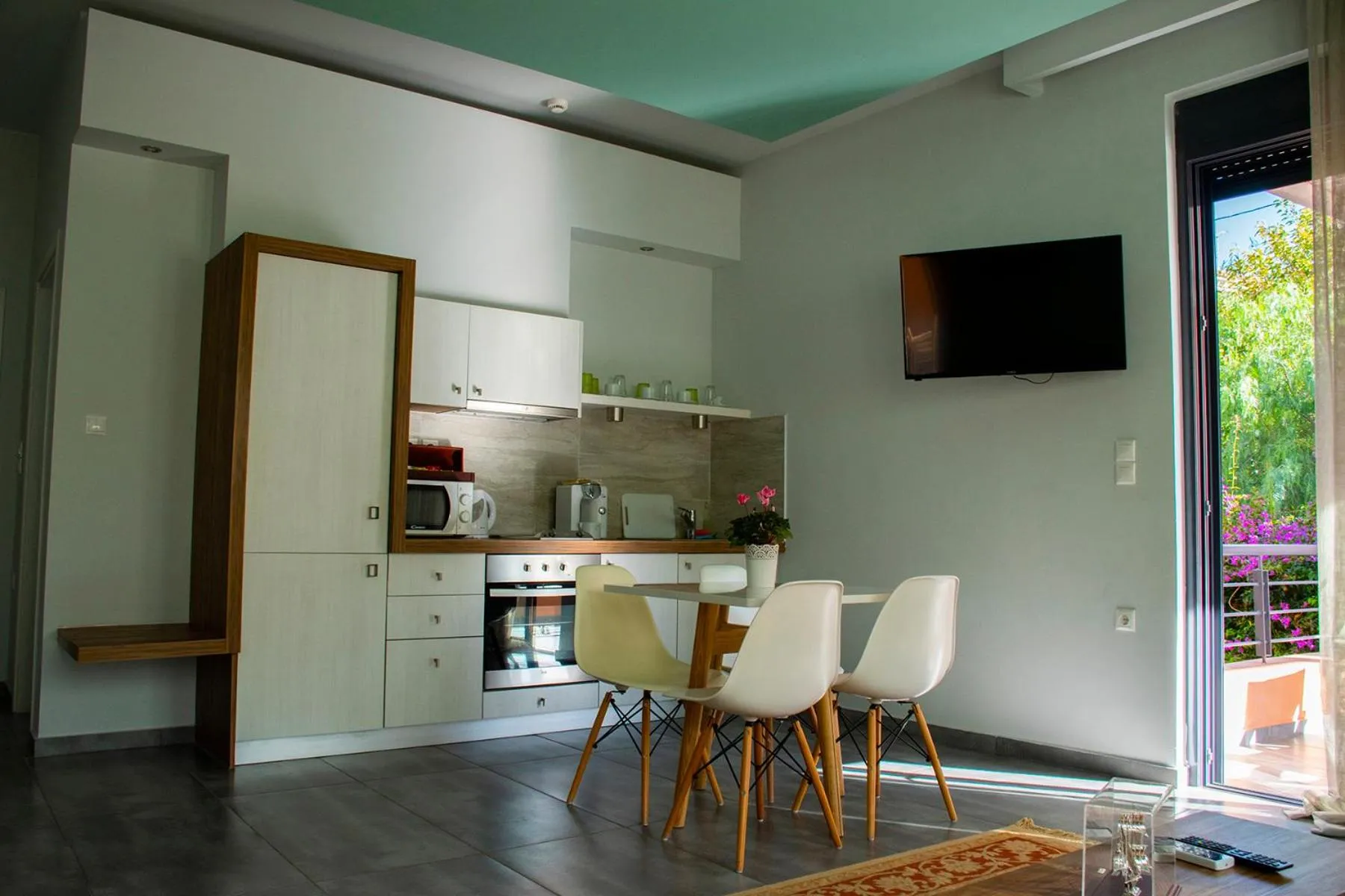 Kitchen or kitchenette in Alissachni Luxury Apartments