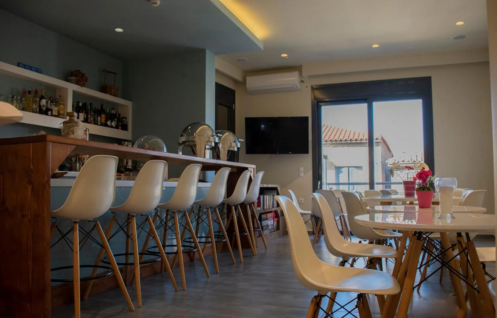 Communal lounge/ TV room in Alissachni Luxury Apartments