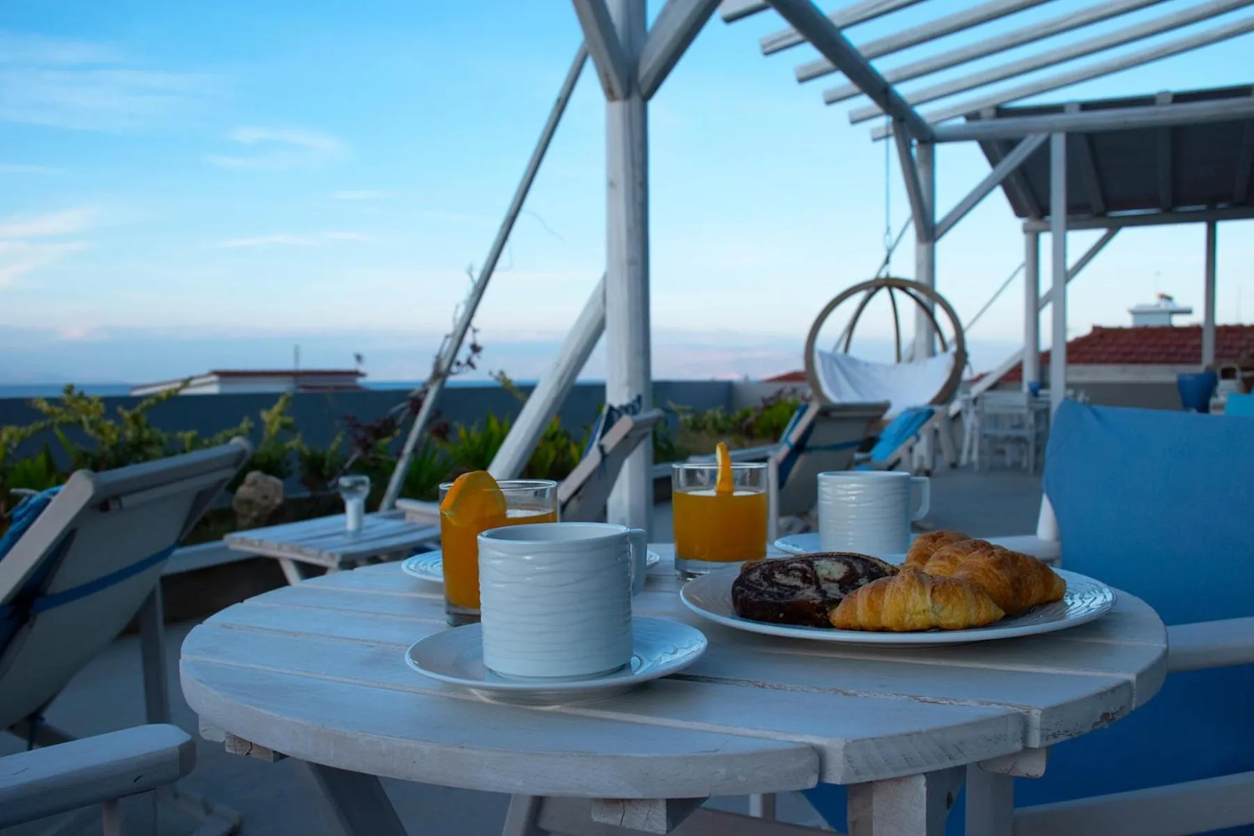 Food and drinks in Alissachni Luxury Apartments