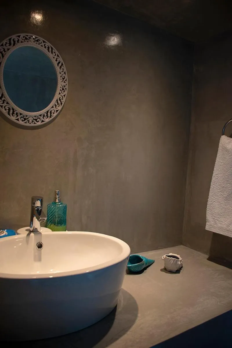 Decorative detail in Alissachni Luxury Apartments