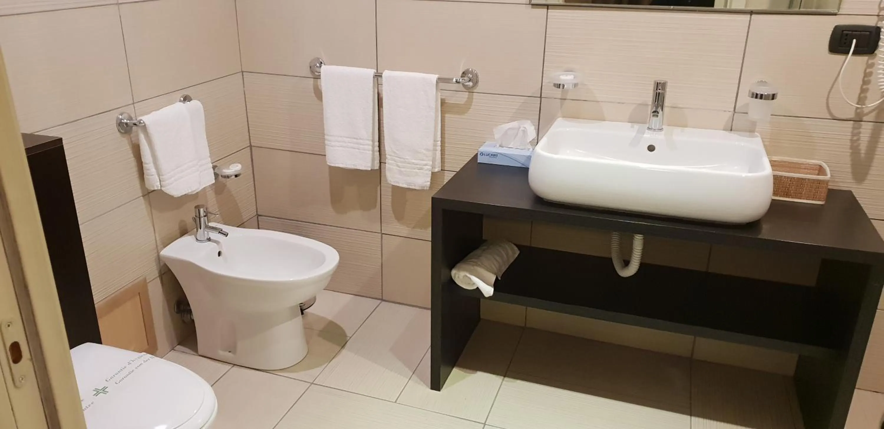 Toilet in Art & Jazz Hotel