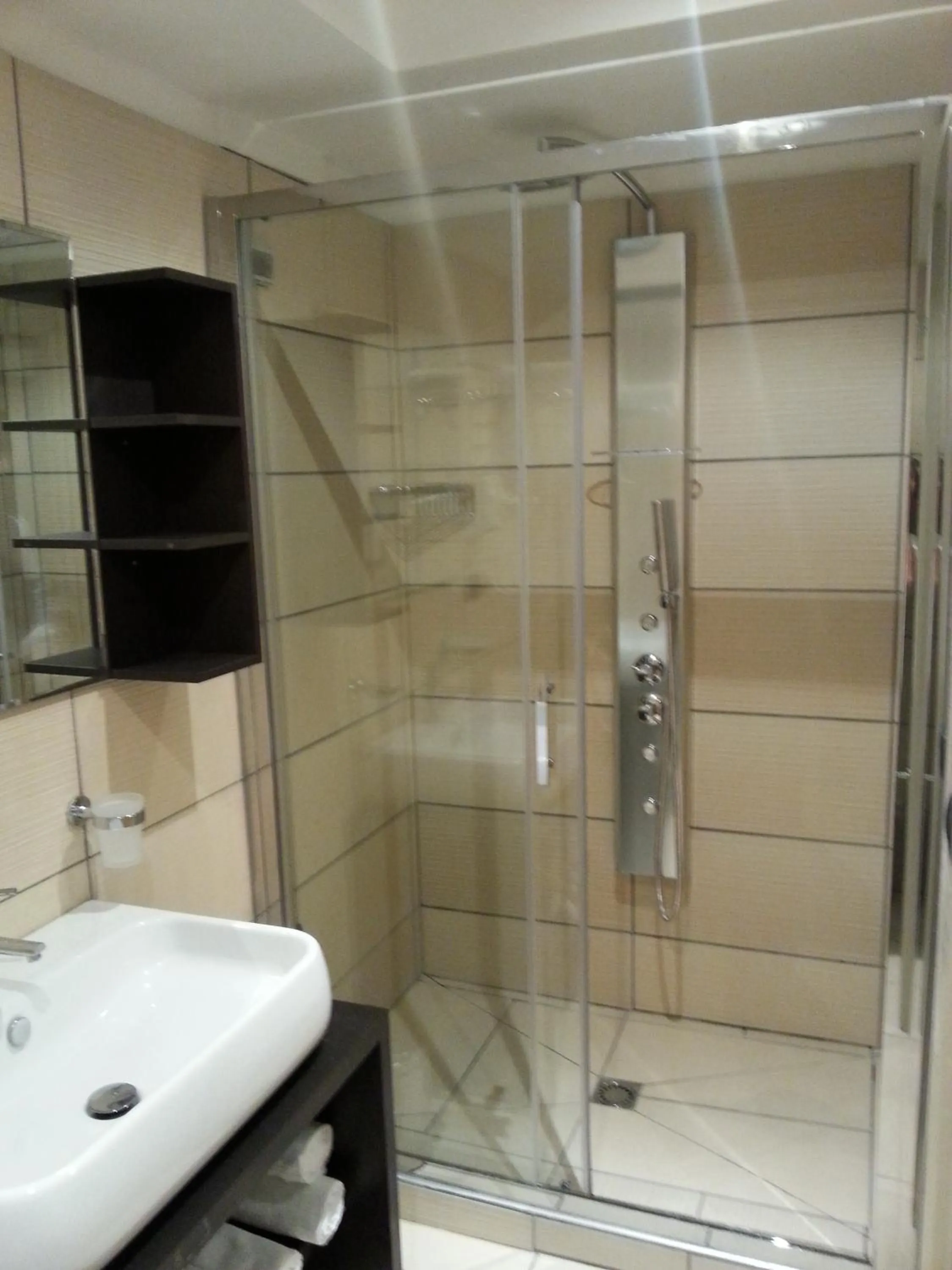 Toilet in Art & Jazz Hotel