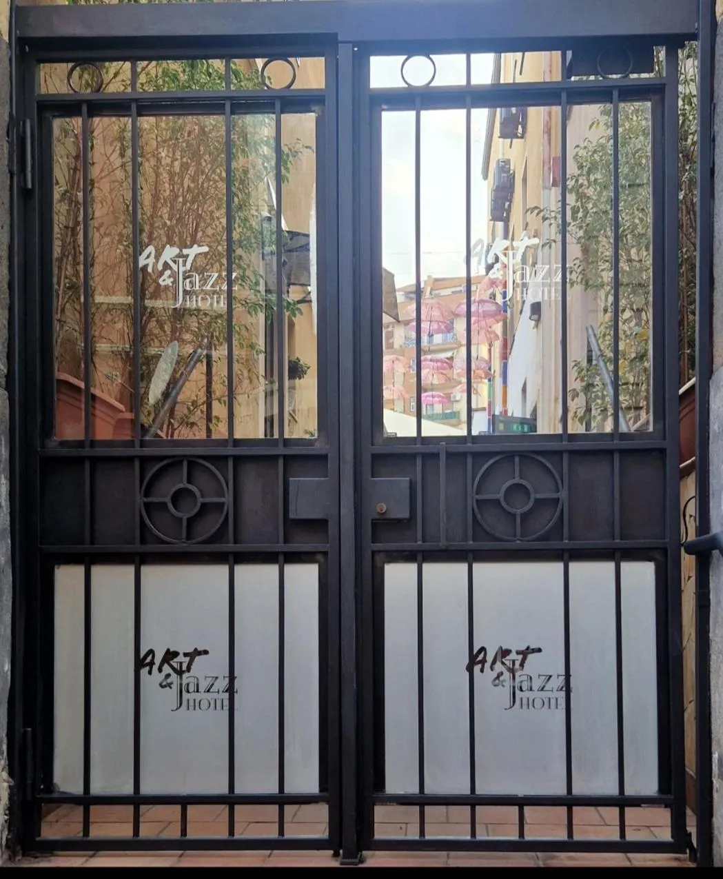 Facade/entrance in Art & Jazz Hotel