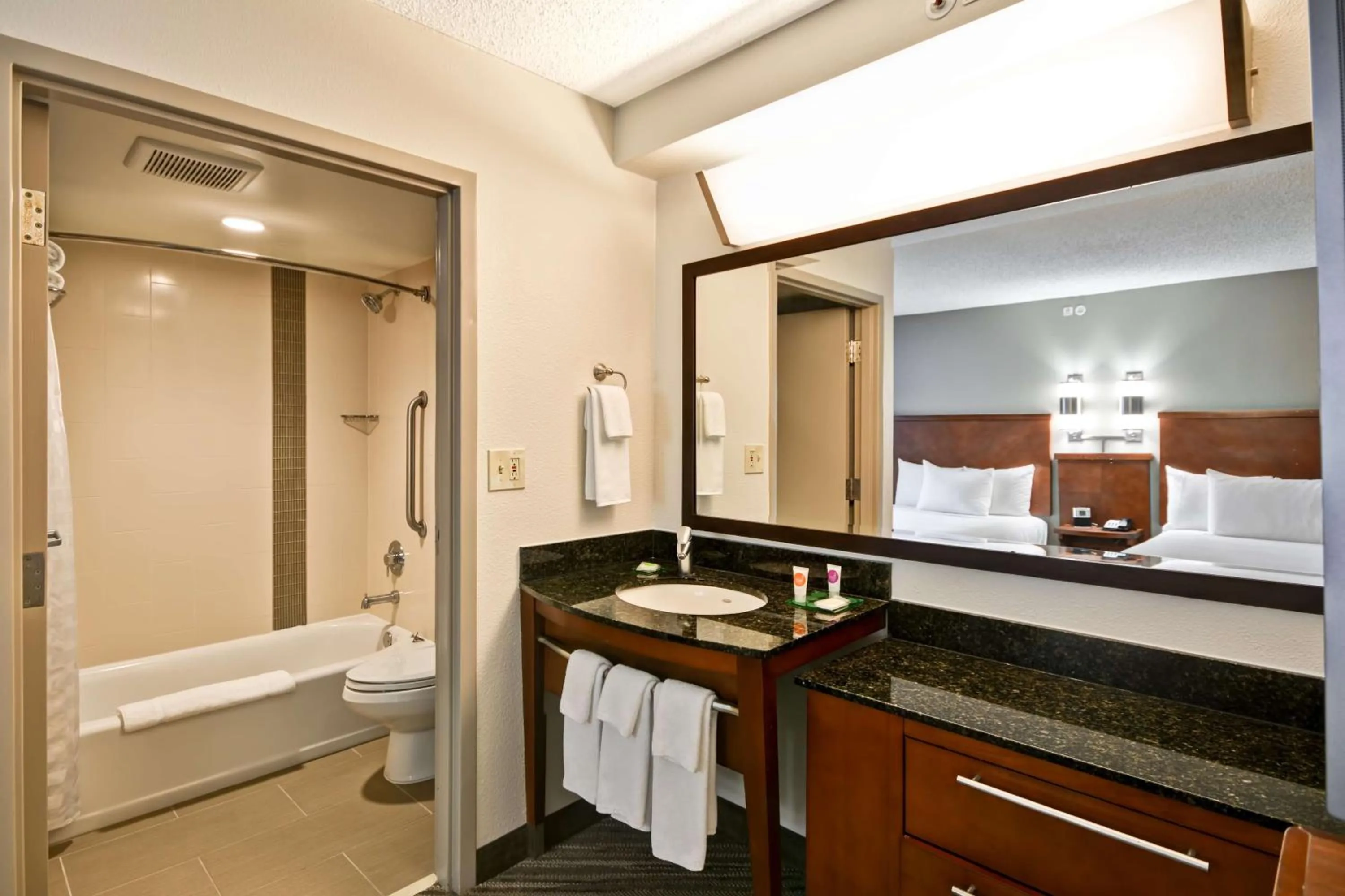 Bathroom in Hyatt Place Indianapolis Airport