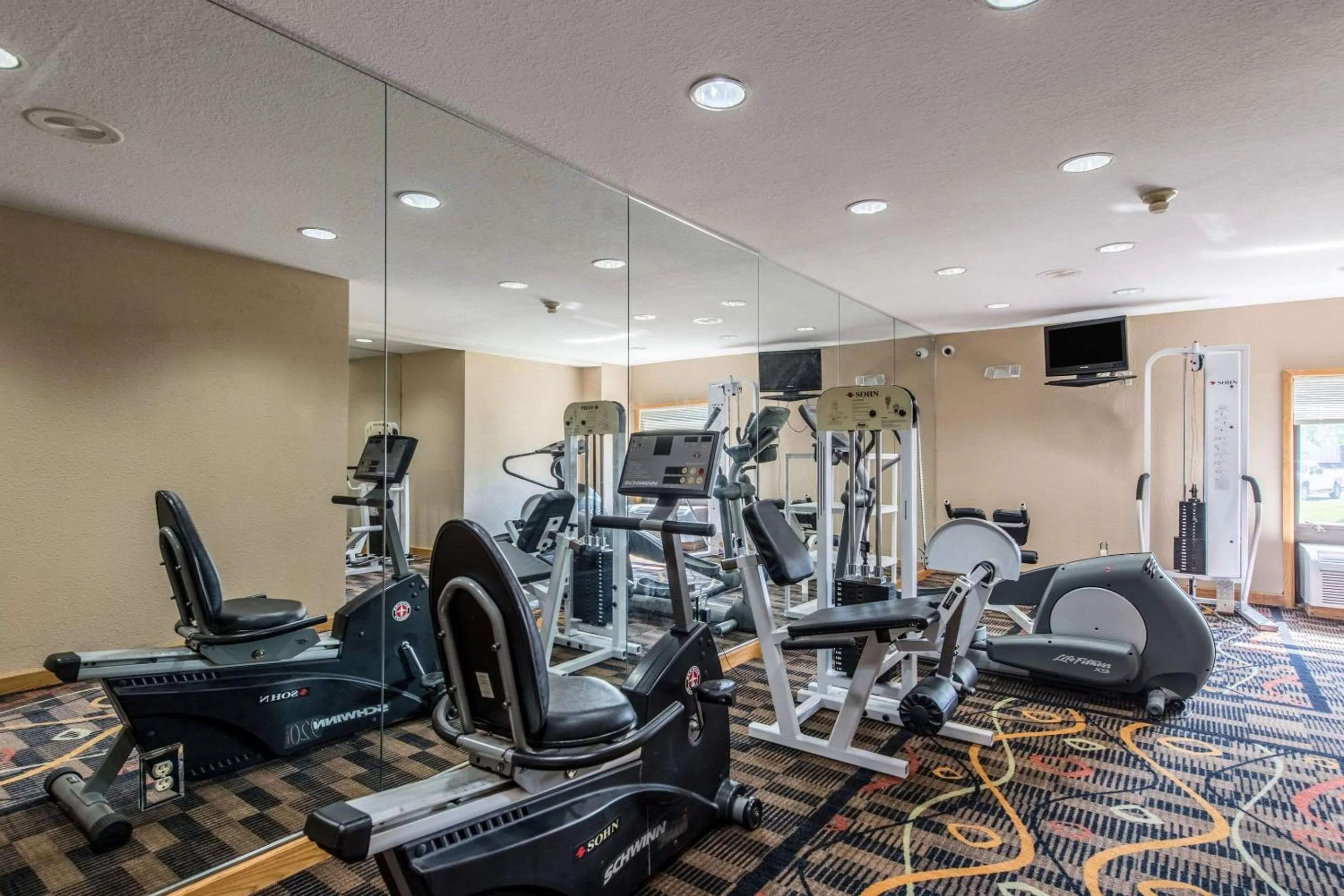 Fitness centre/facilities in Quality Inn & Suites University Area