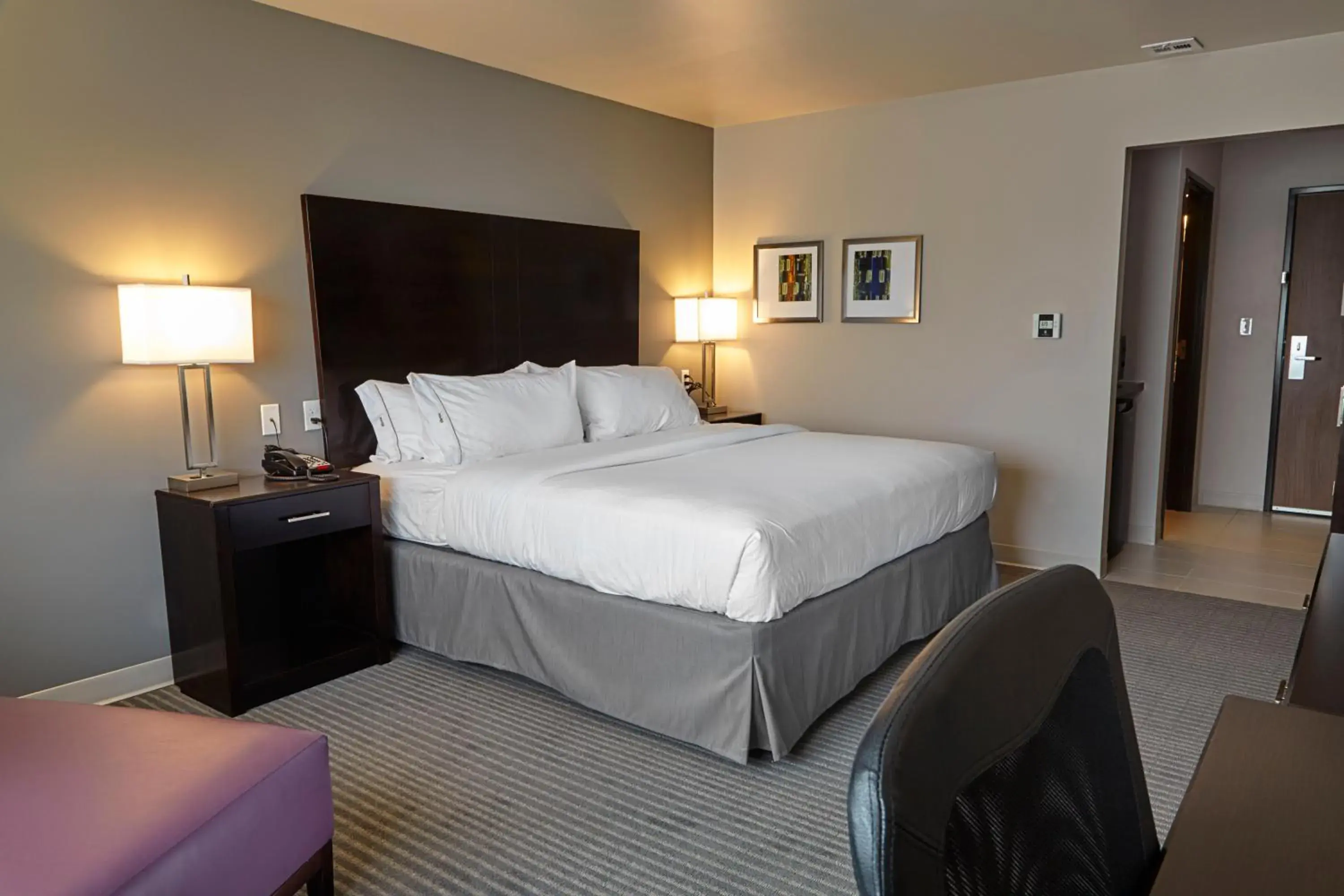 Standard King Room in Holiday Inn Express and Suites Tahlequah by IHG Standard King Room in Holiday Inn Express and Suites Tahlequah by IHG