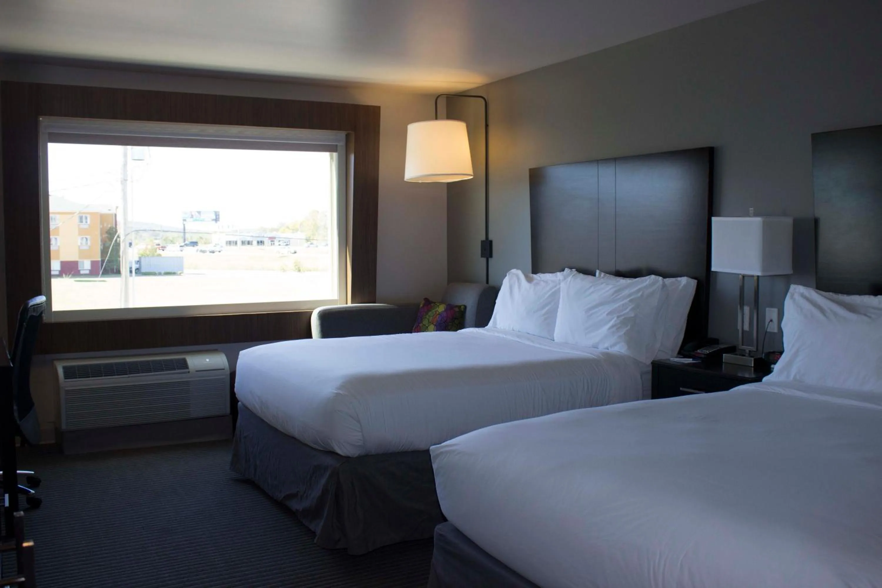 Bed in Holiday Inn Express and Suites Tahlequah by IHG