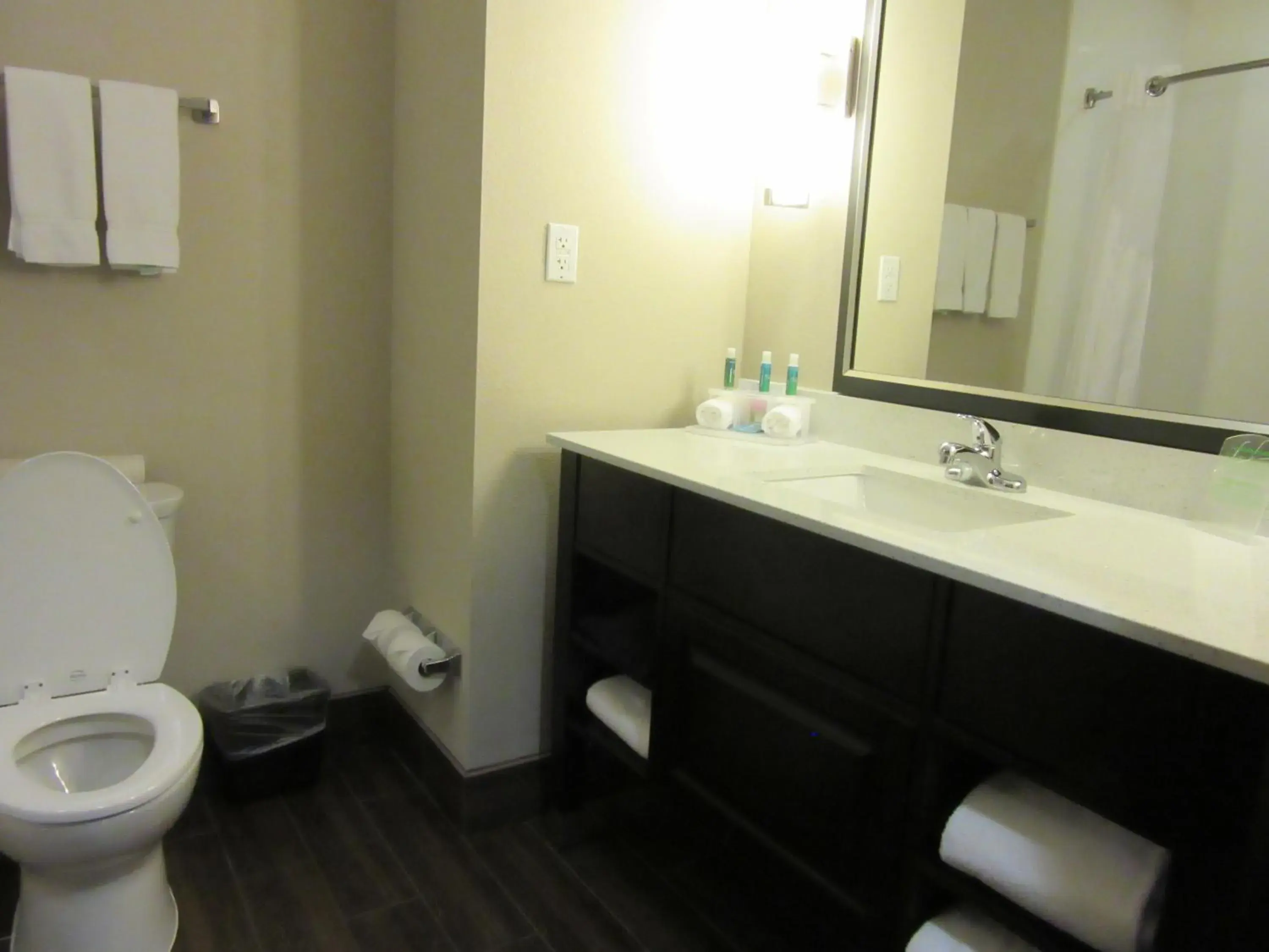 Room with Two Beds - Hearing Accessible - Non-Smoking in Holiday Inn Express Wichita South by IHG Room with Two Beds - Hearing Accessible - Non-Smoking in Holiday Inn Express Wichita South by IHG