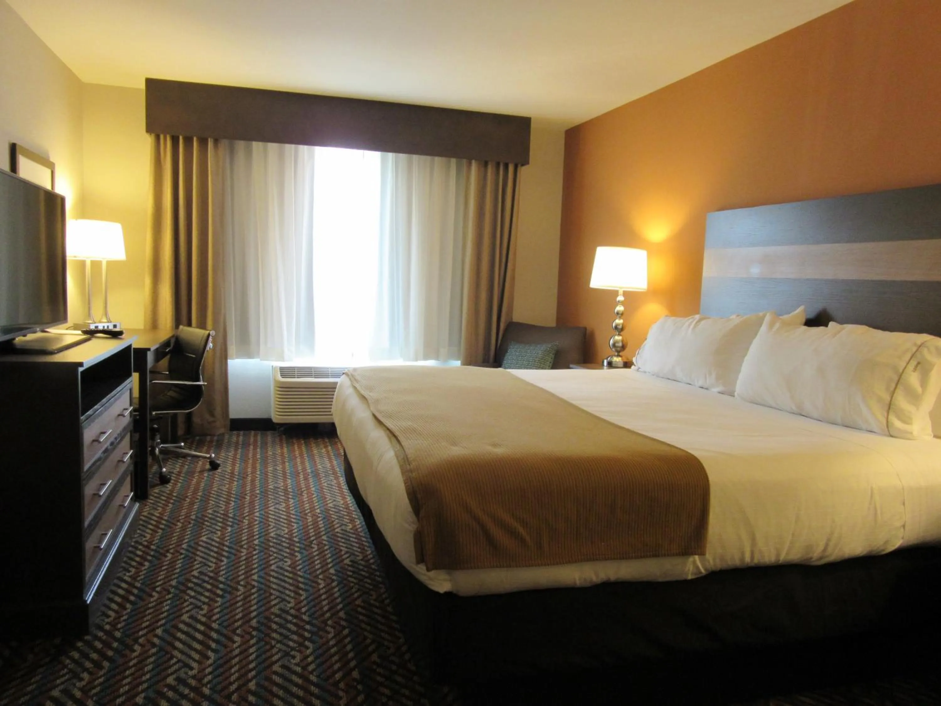 Bed in Holiday Inn Express Wichita South by IHG