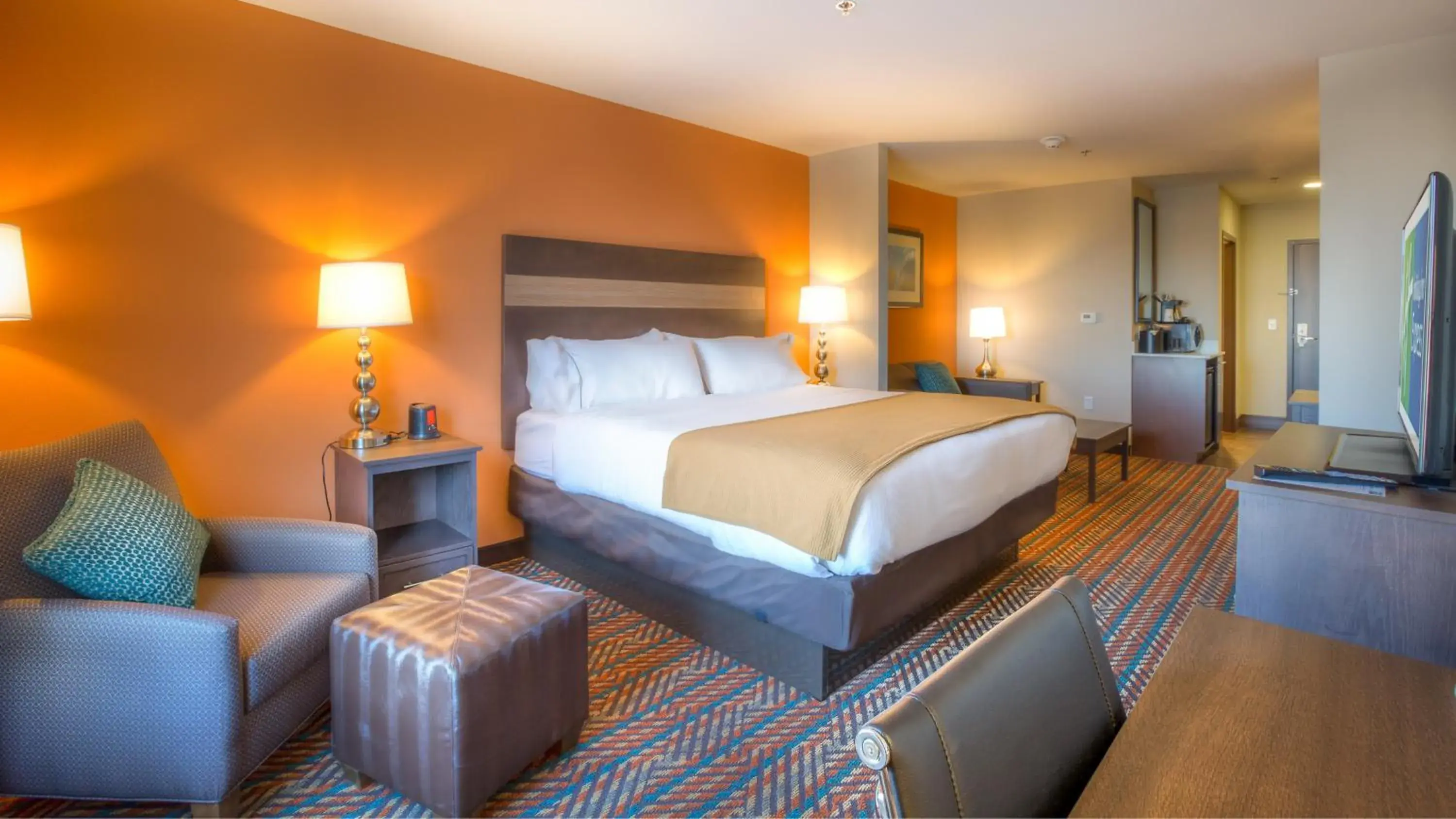 Standard King Room with Sofa Bed - Non-Smoking in Holiday Inn Express Wichita South by IHG Standard King Room with Sofa Bed - Non-Smoking in Holiday Inn Express Wichita South by IHG