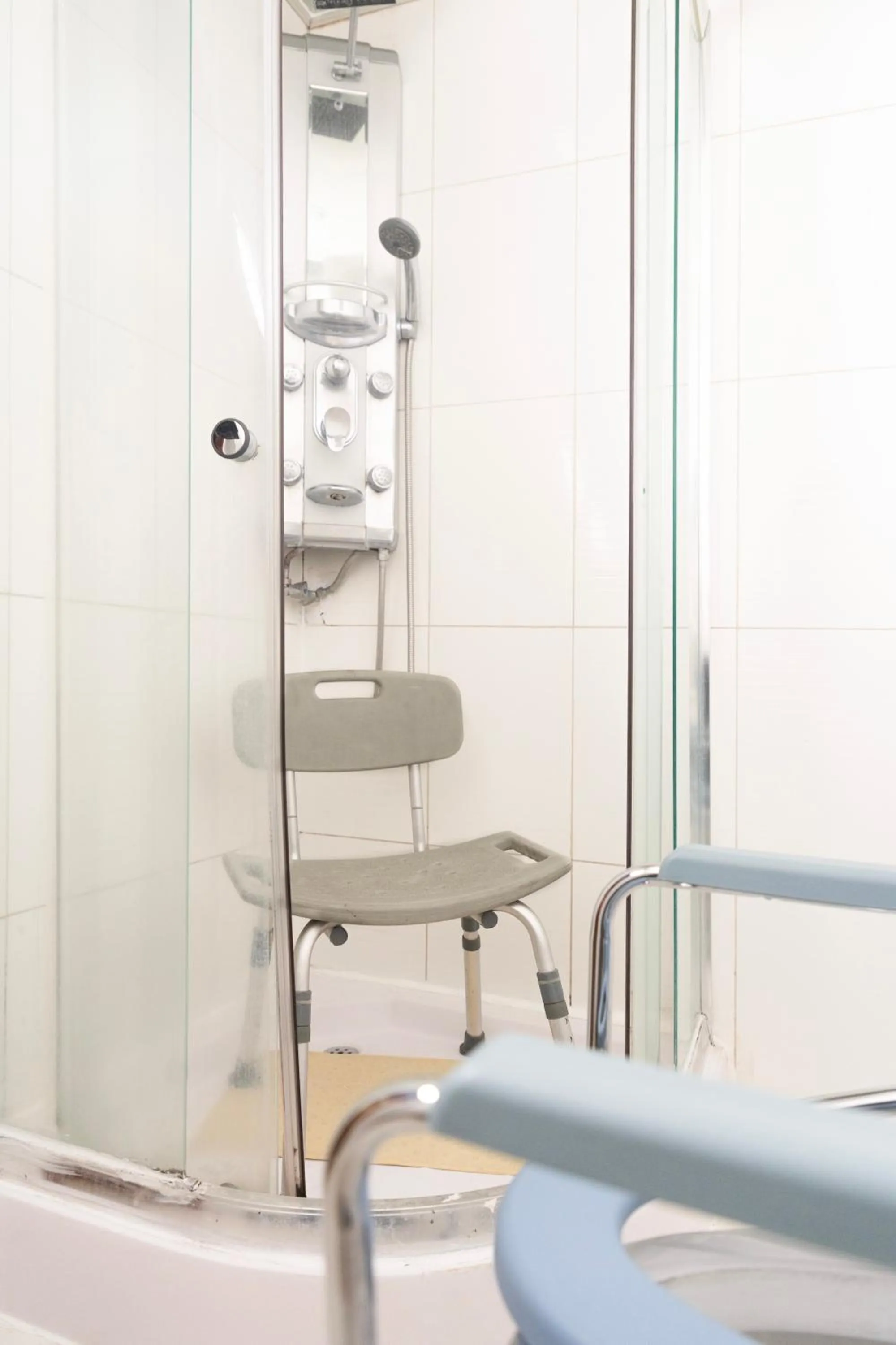 Shower in Dreamliner Hotel