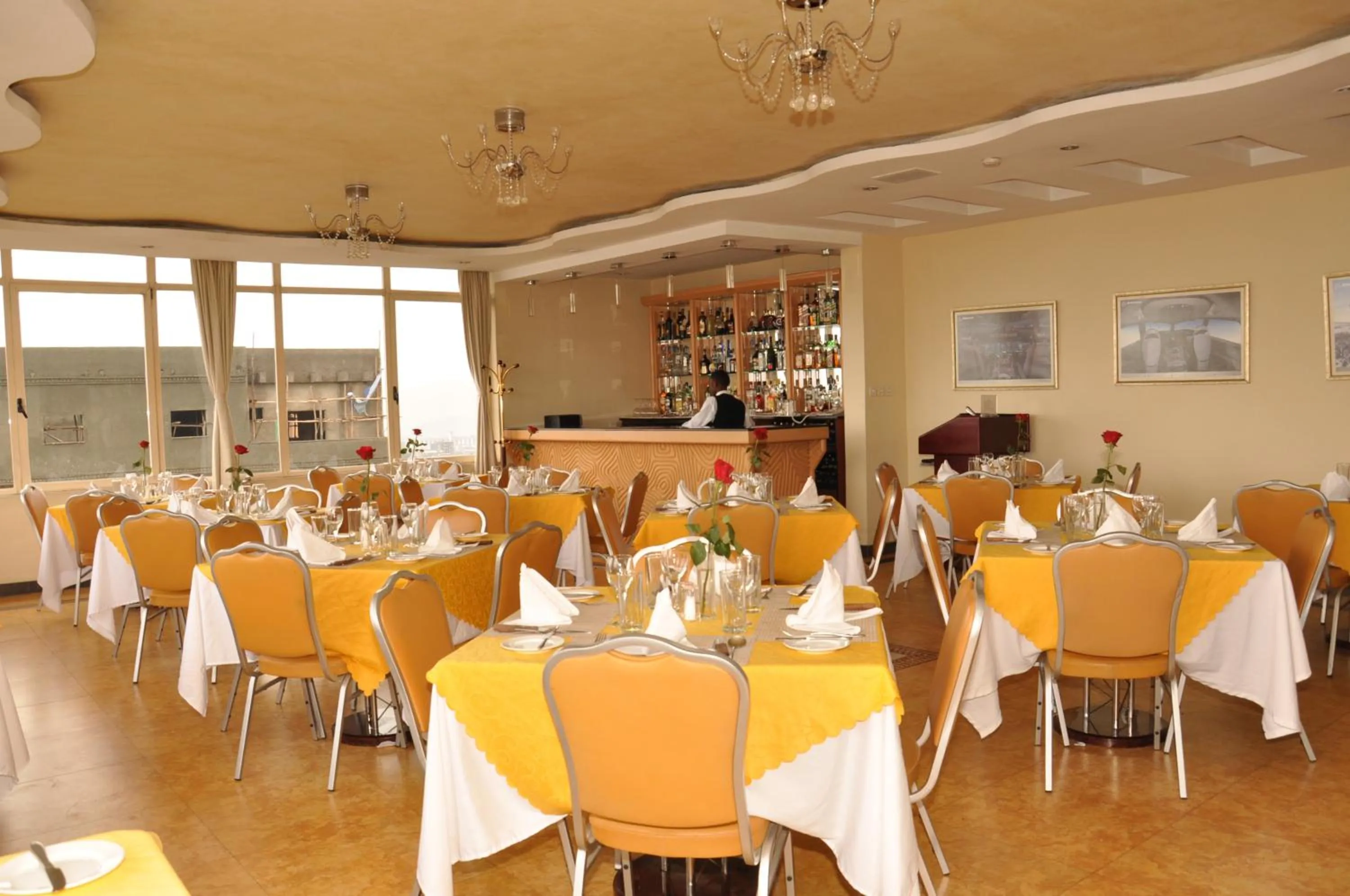 Restaurant/places to eat in Dreamliner Hotel