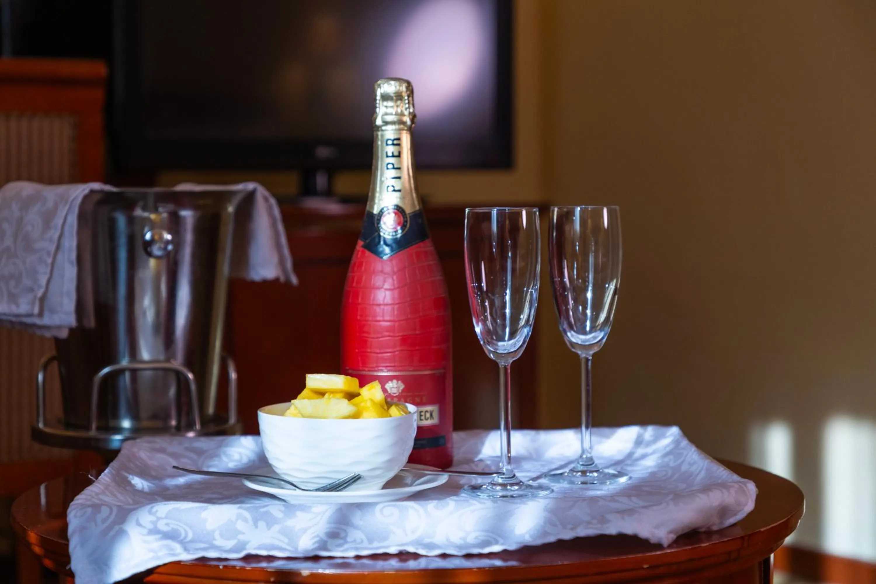 room service in Dreamliner Hotel