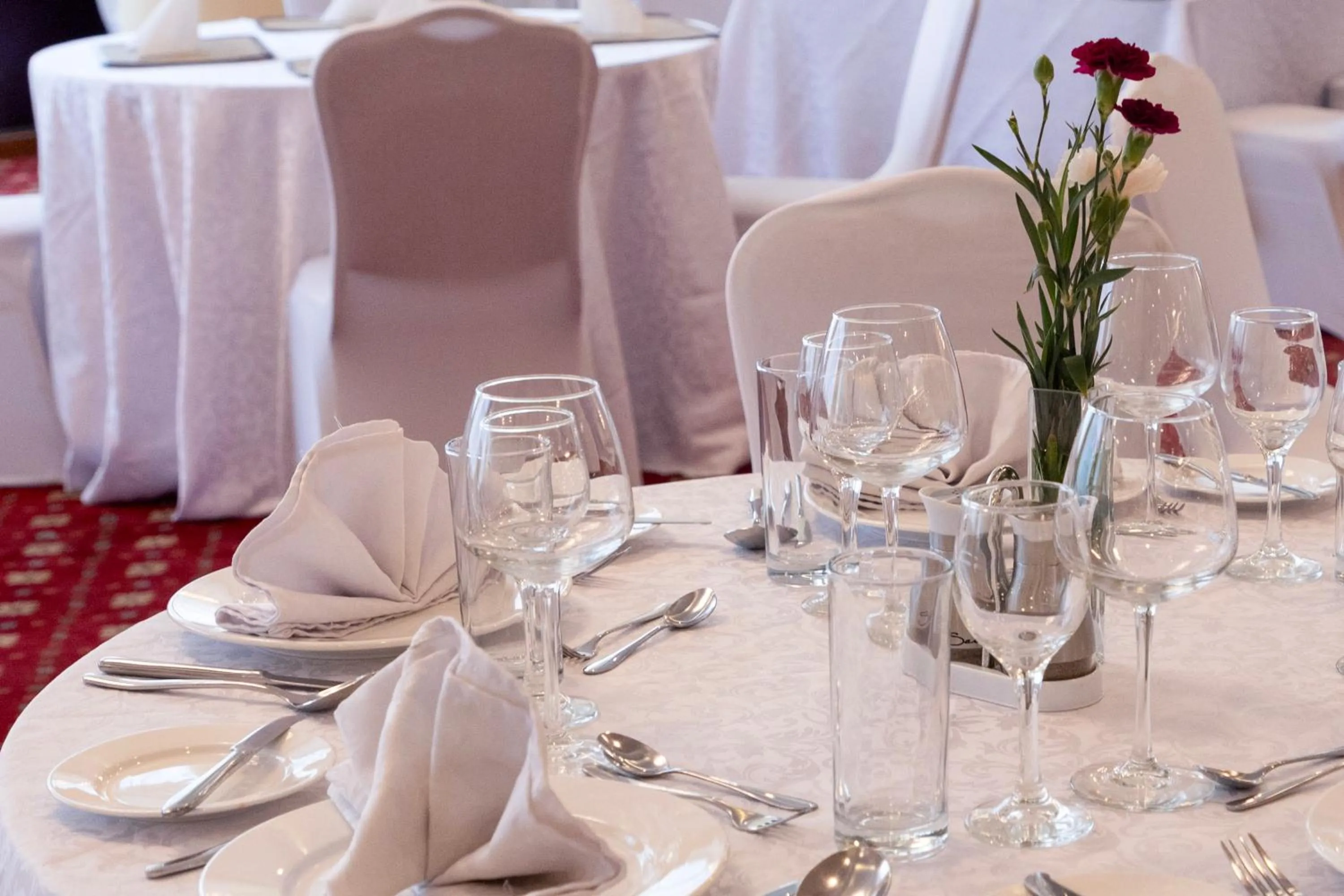 Restaurant/places to eat in Dreamliner Hotel