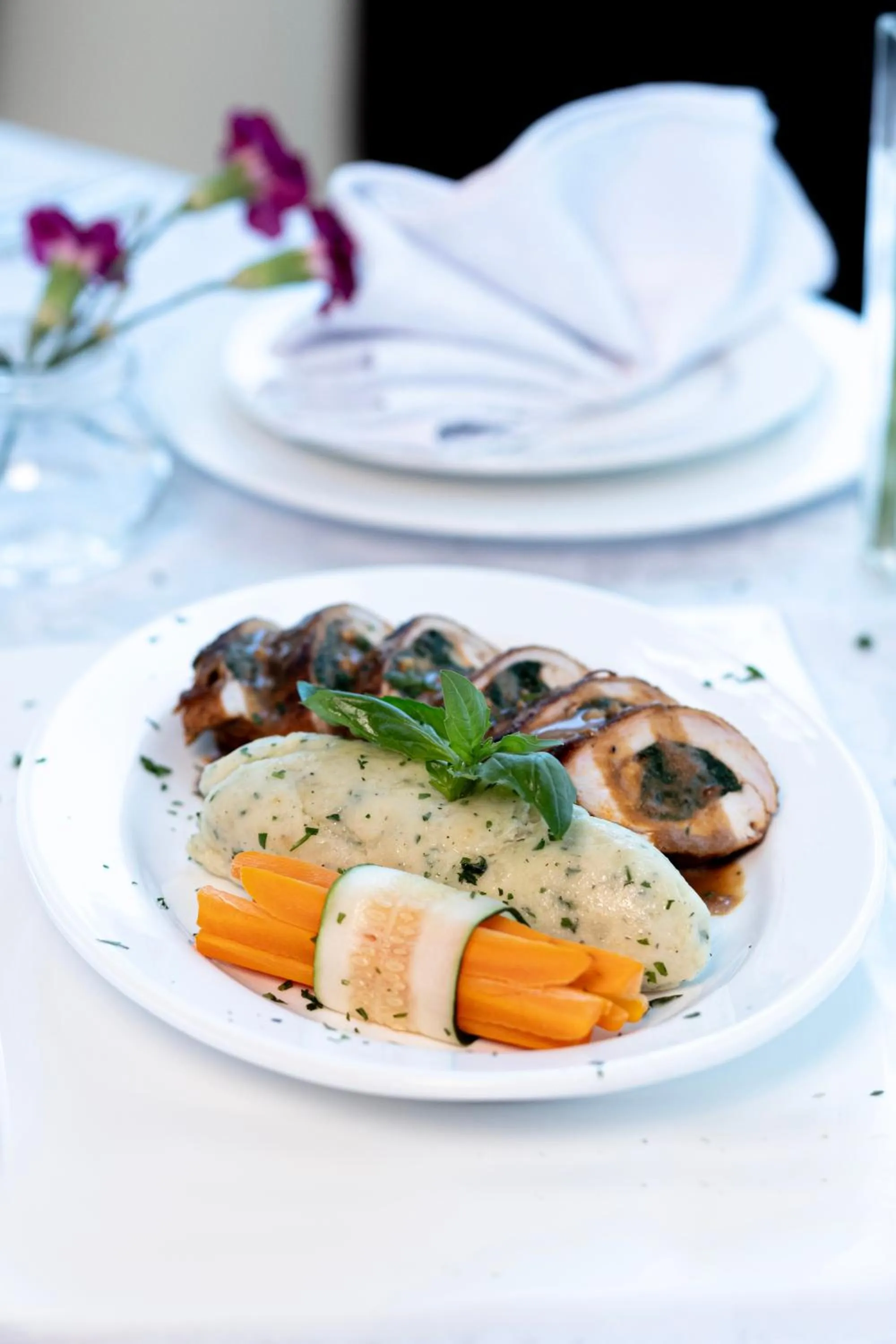 Restaurant/places to eat in Dreamliner Hotel