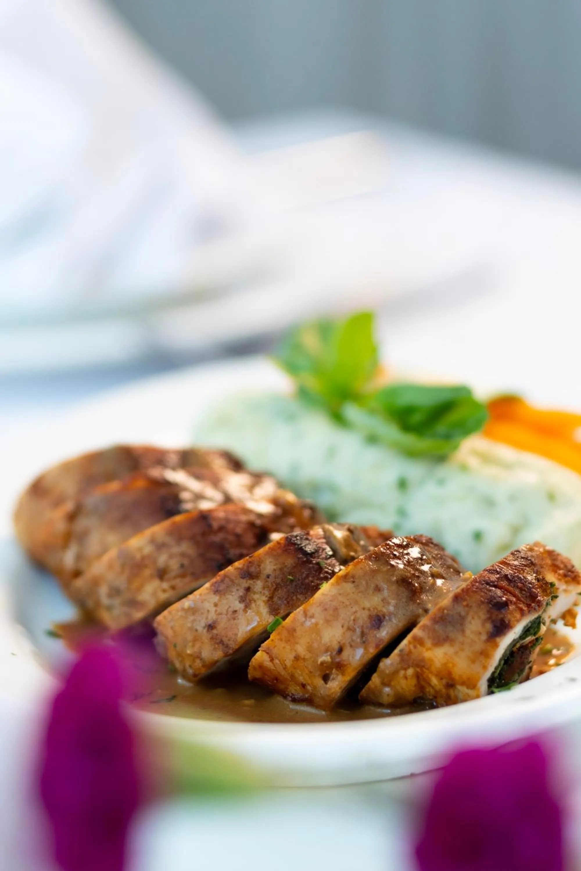 Restaurant/places to eat in Dreamliner Hotel