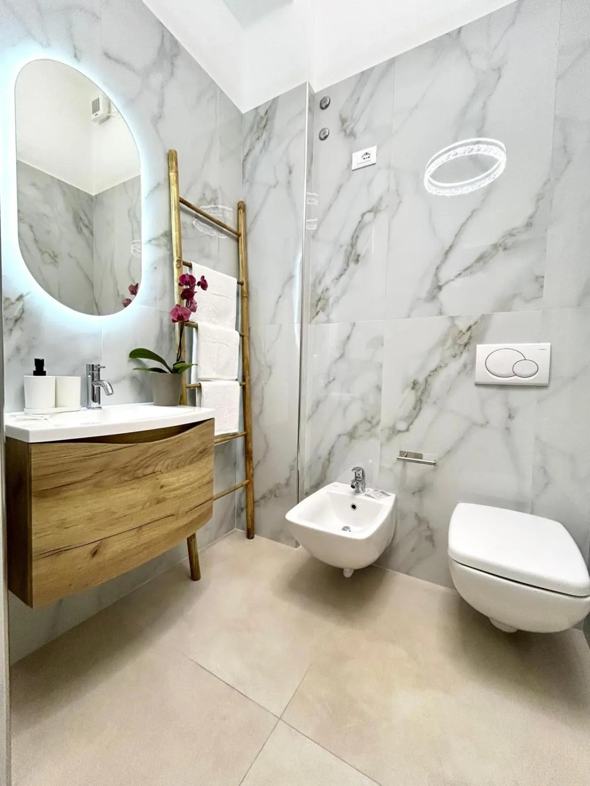 Shower in Sea Pearl Luxury Rooms