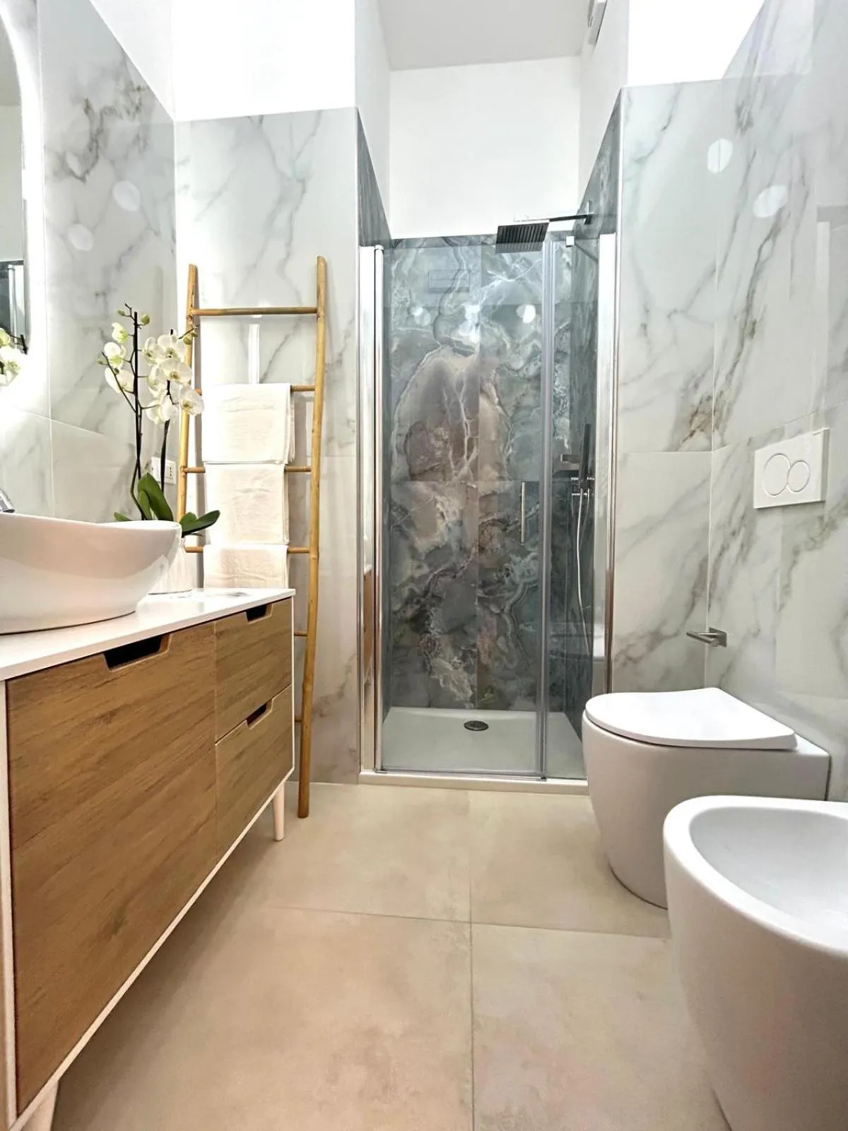 Shower in Sea Pearl Luxury Rooms