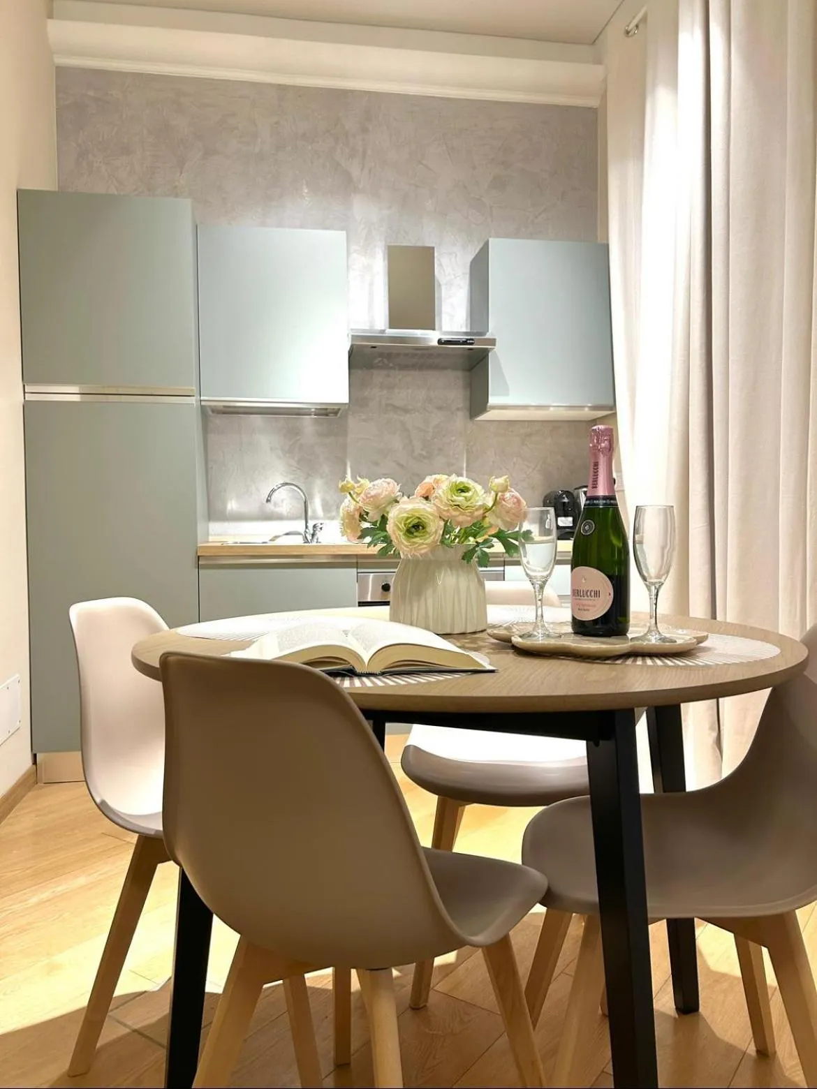 Kitchen or kitchenette in Sea Pearl Luxury Rooms