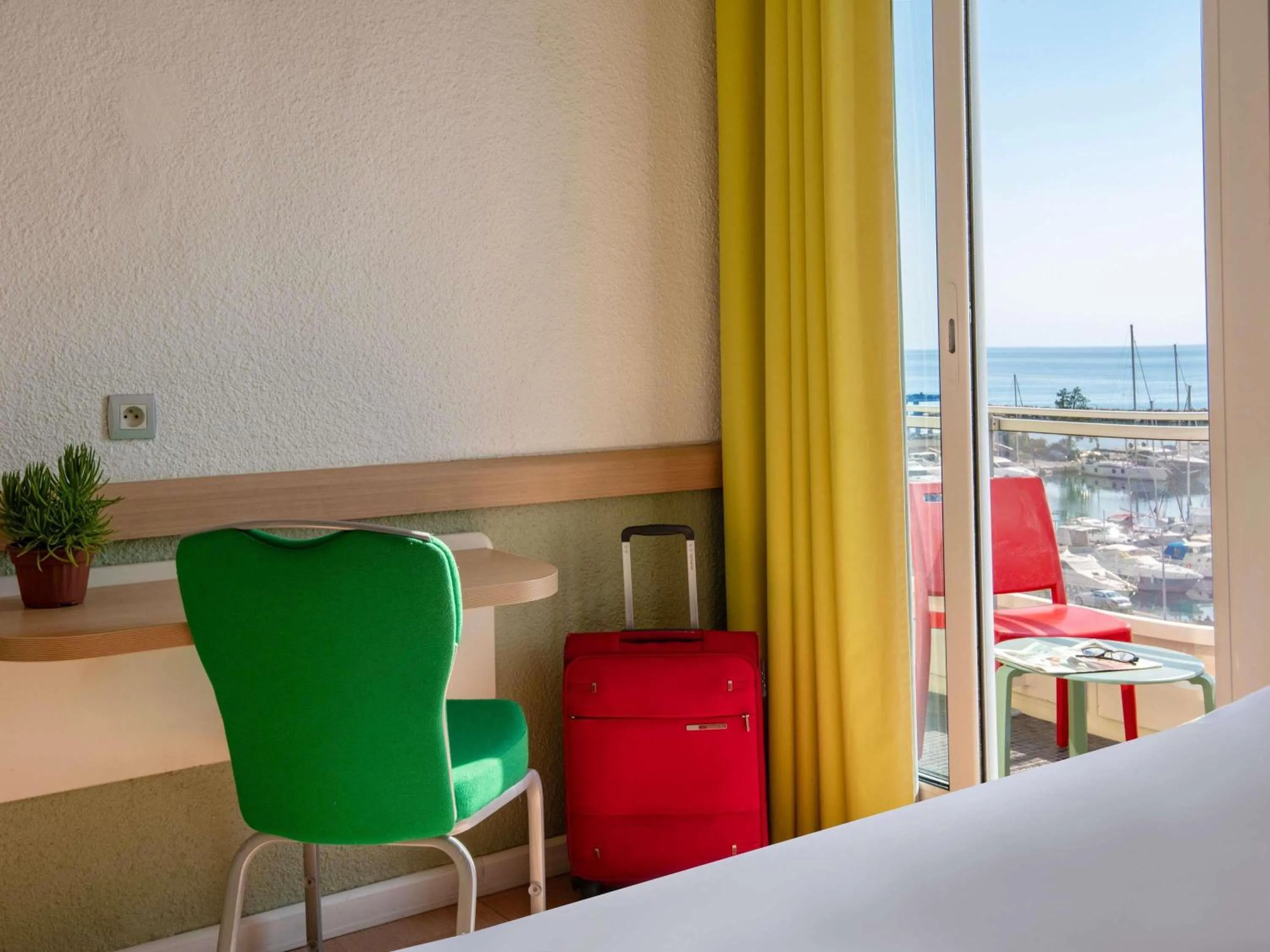 Bedroom in ibis budget Menton Bord de Mer