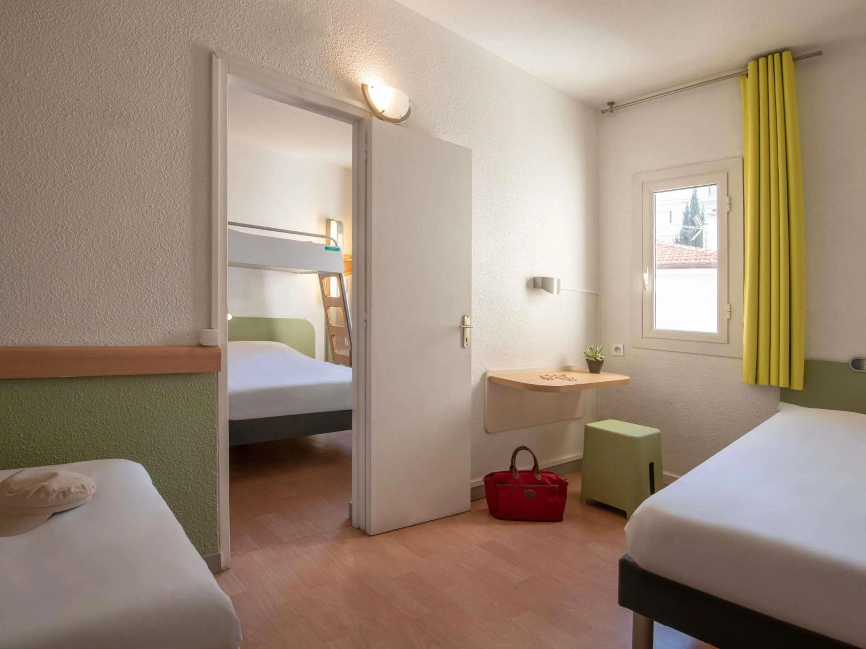 Bedroom, Bed in ibis budget Menton Bord de Mer