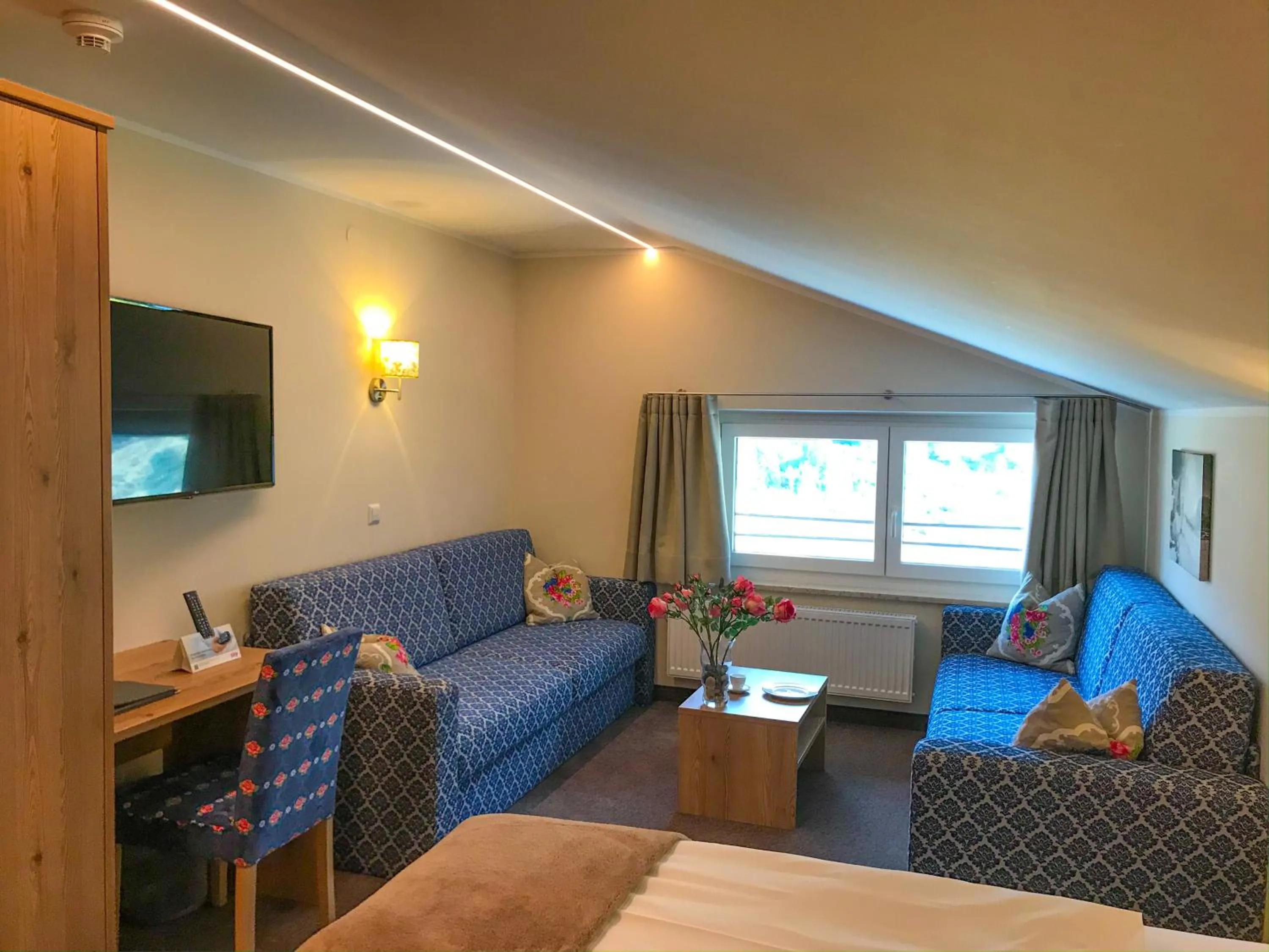 Living room, Bed in Andi's Skihotel