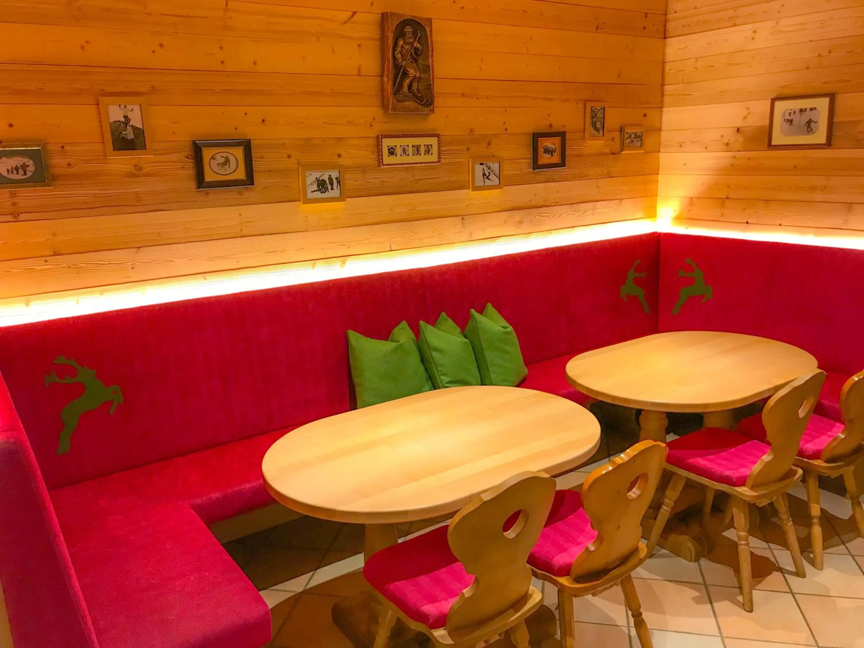 Lounge or bar in Andi's Skihotel