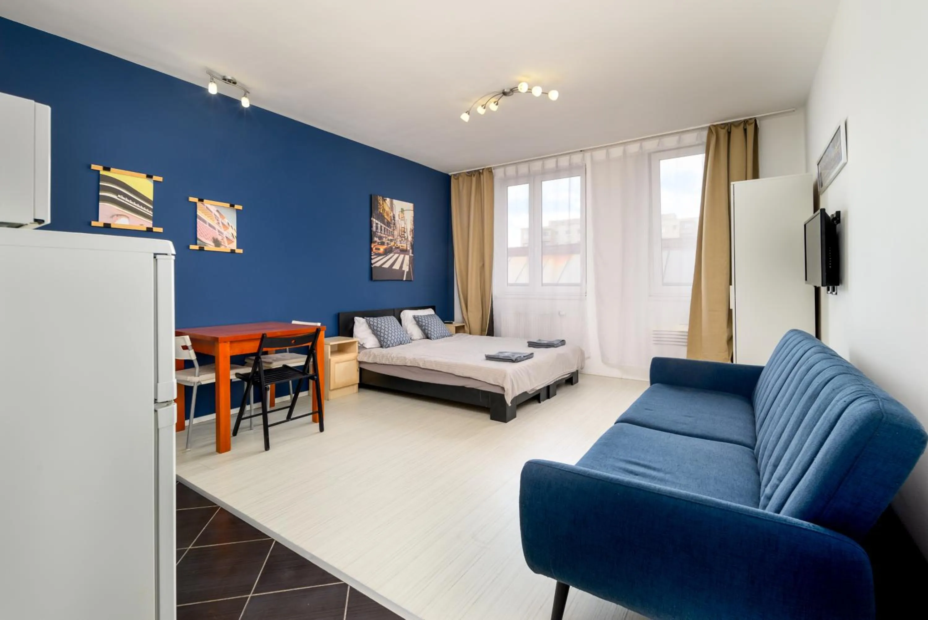 Bed in Sun Resort Residential Suite-Free Parking Garage same building