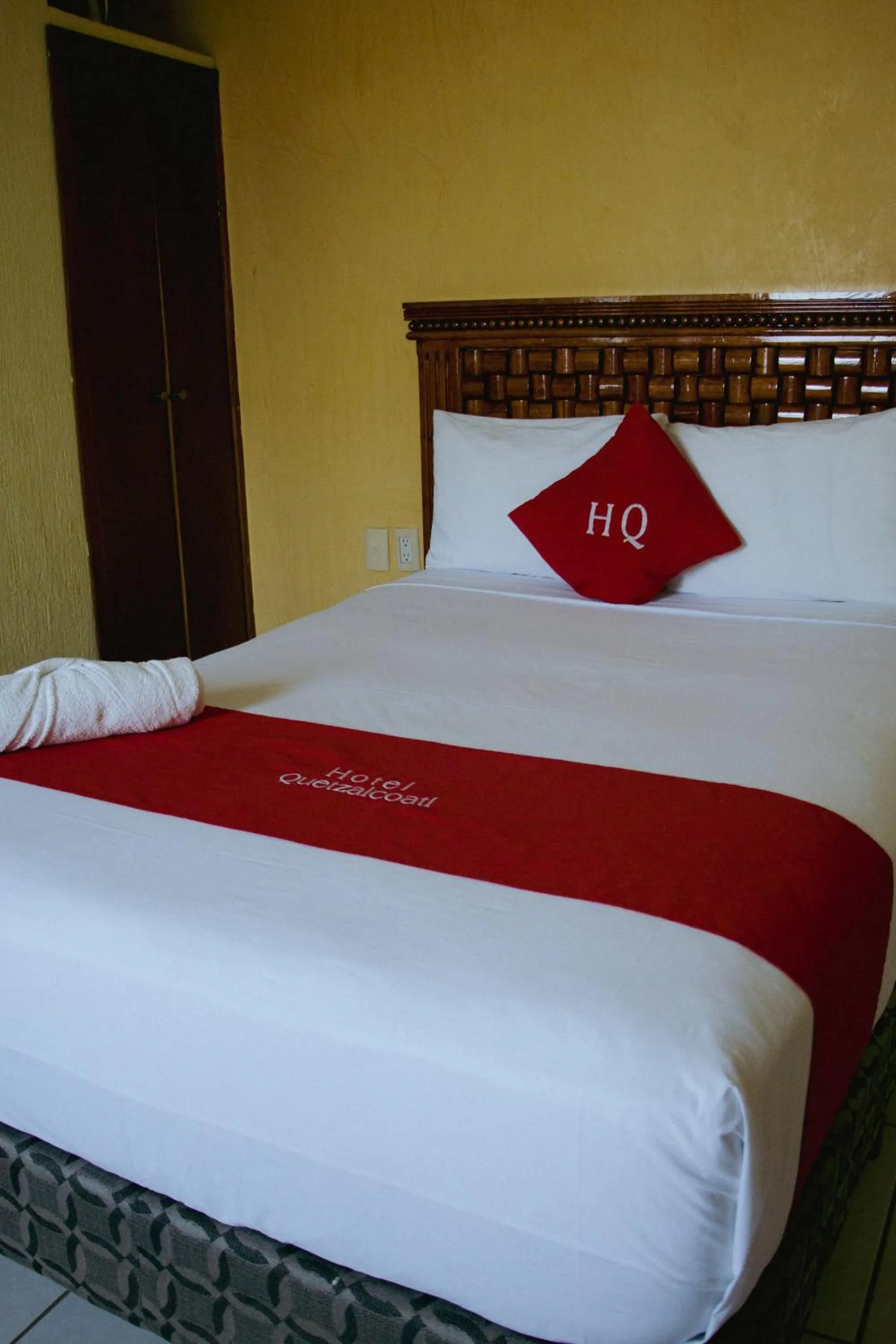 Bed in Hotel Quetzalcóatl