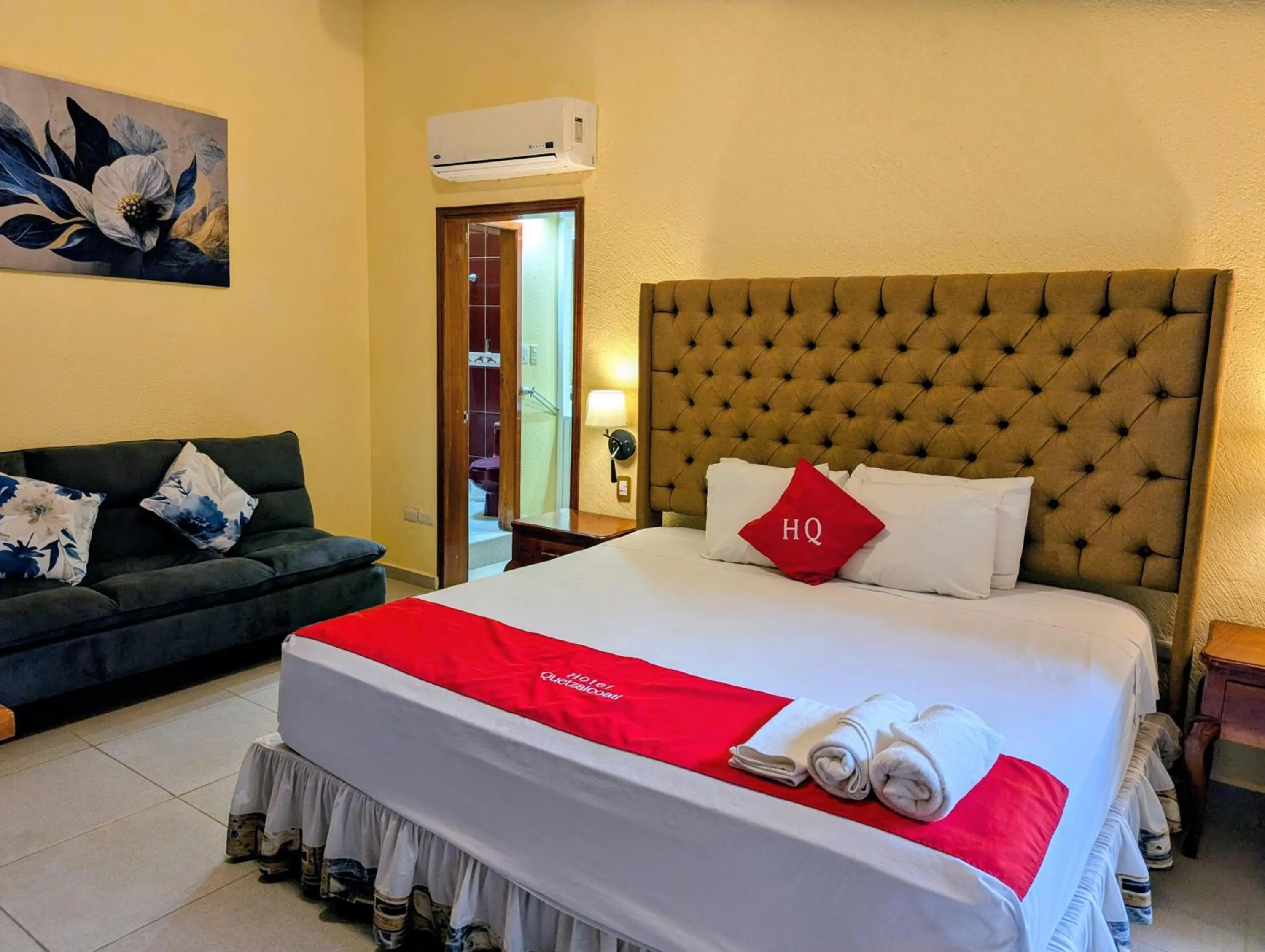 Photo of the whole room, Bed in Hotel Quetzalcóatl