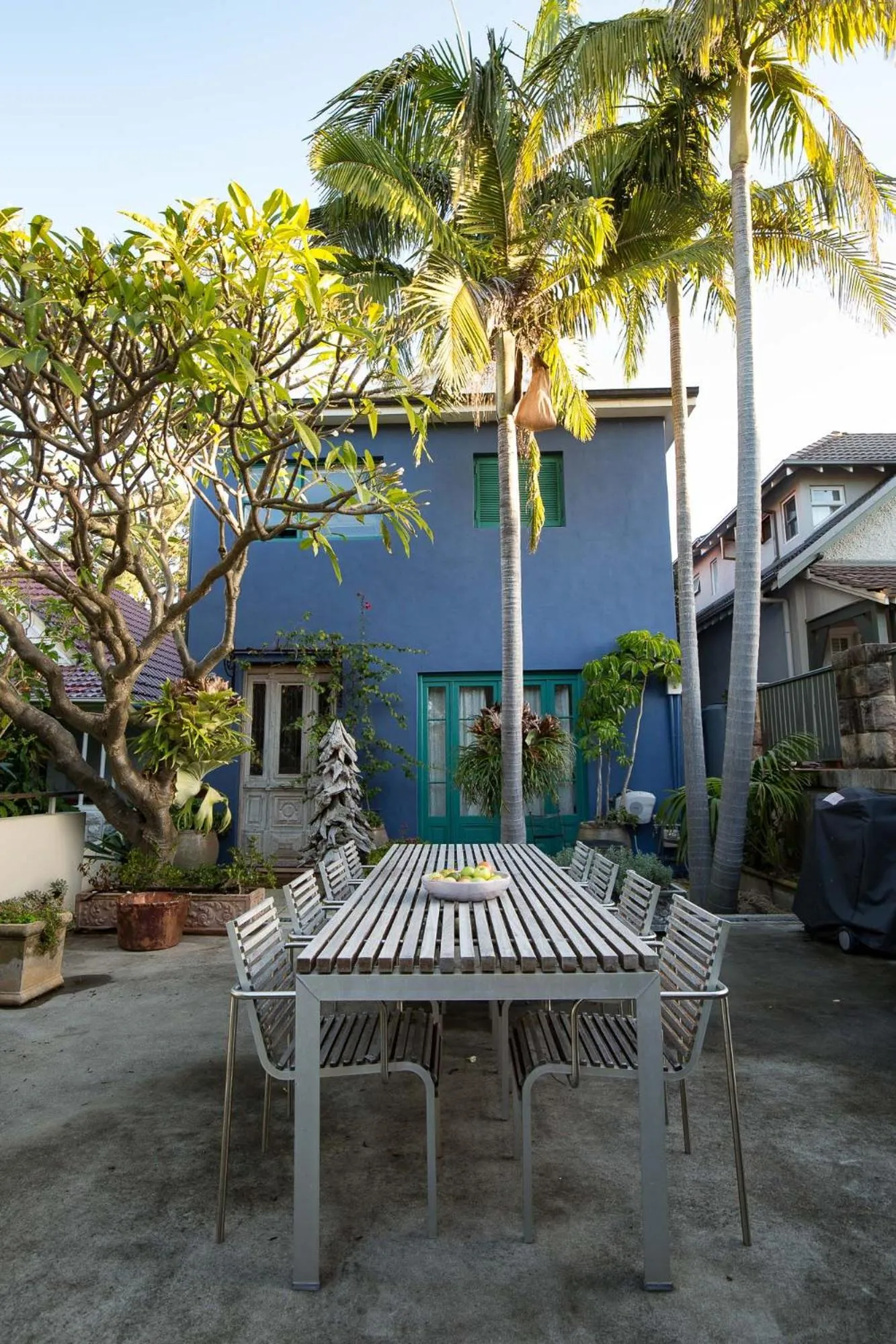 Facade/entrance in Bondi Beach House