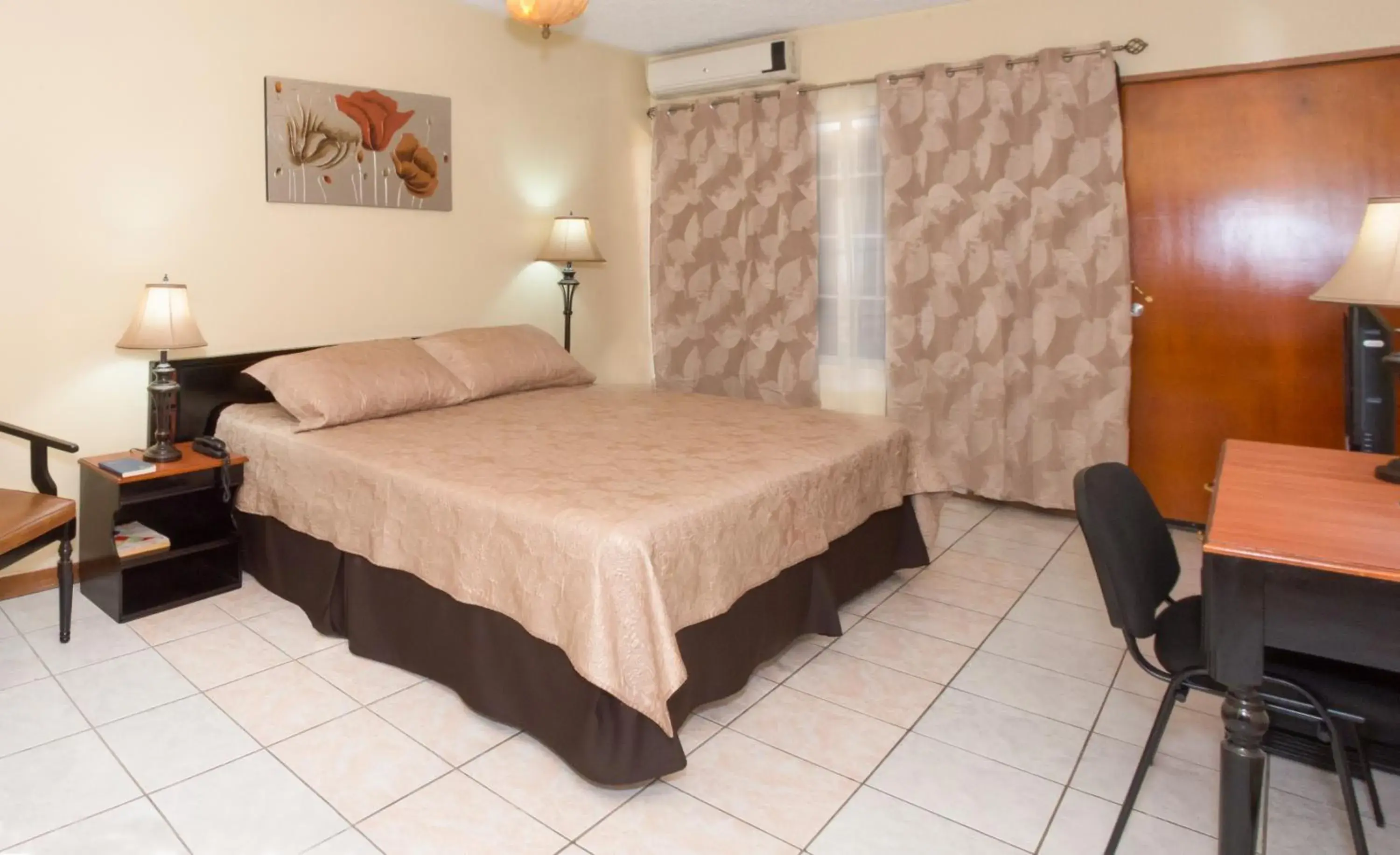 Superior Double or Twin Room - single occupancy in Hotel Tropico Inn Superior Double or Twin Room - single occupancy in Hotel Tropico Inn