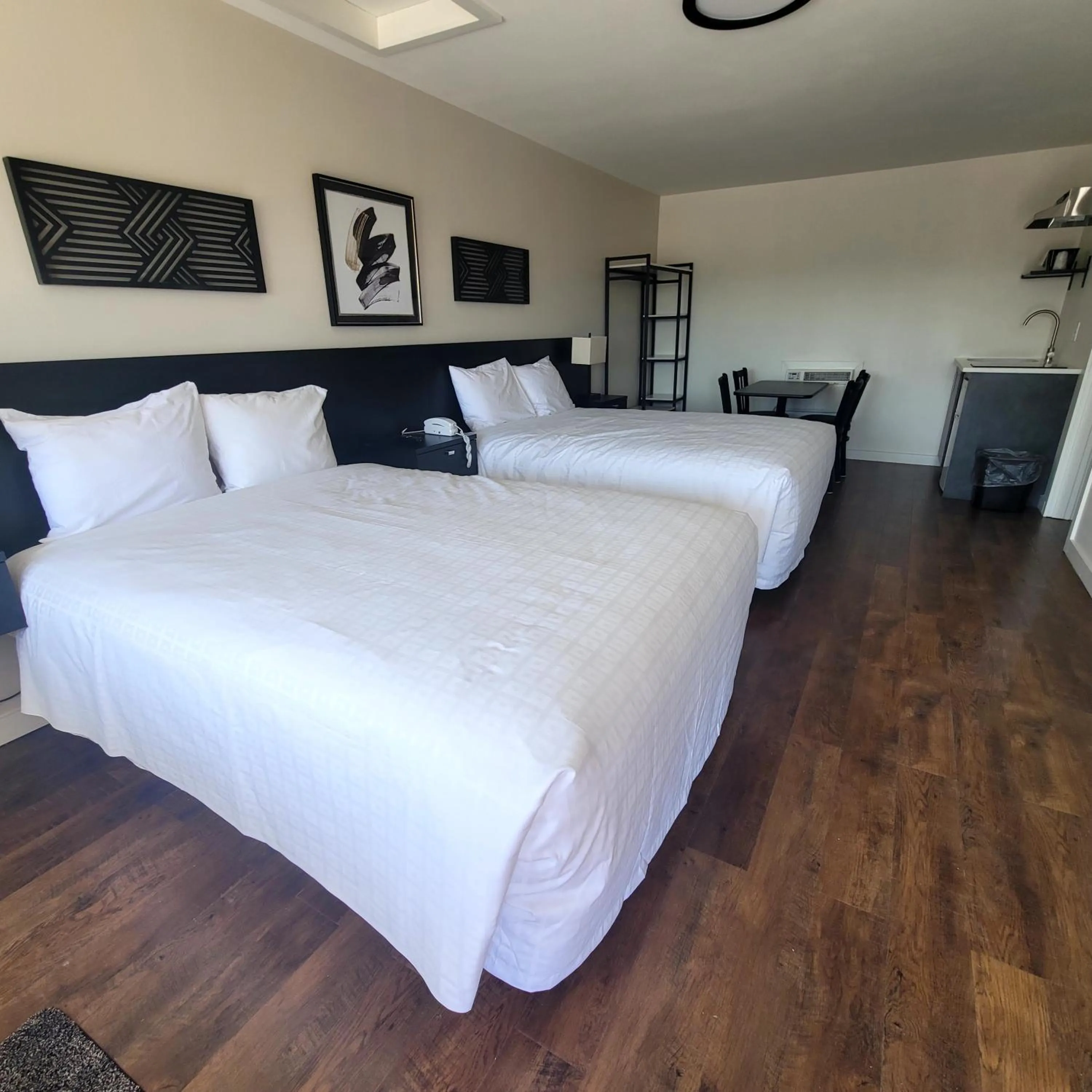 Bed in Richland Inn and Suites