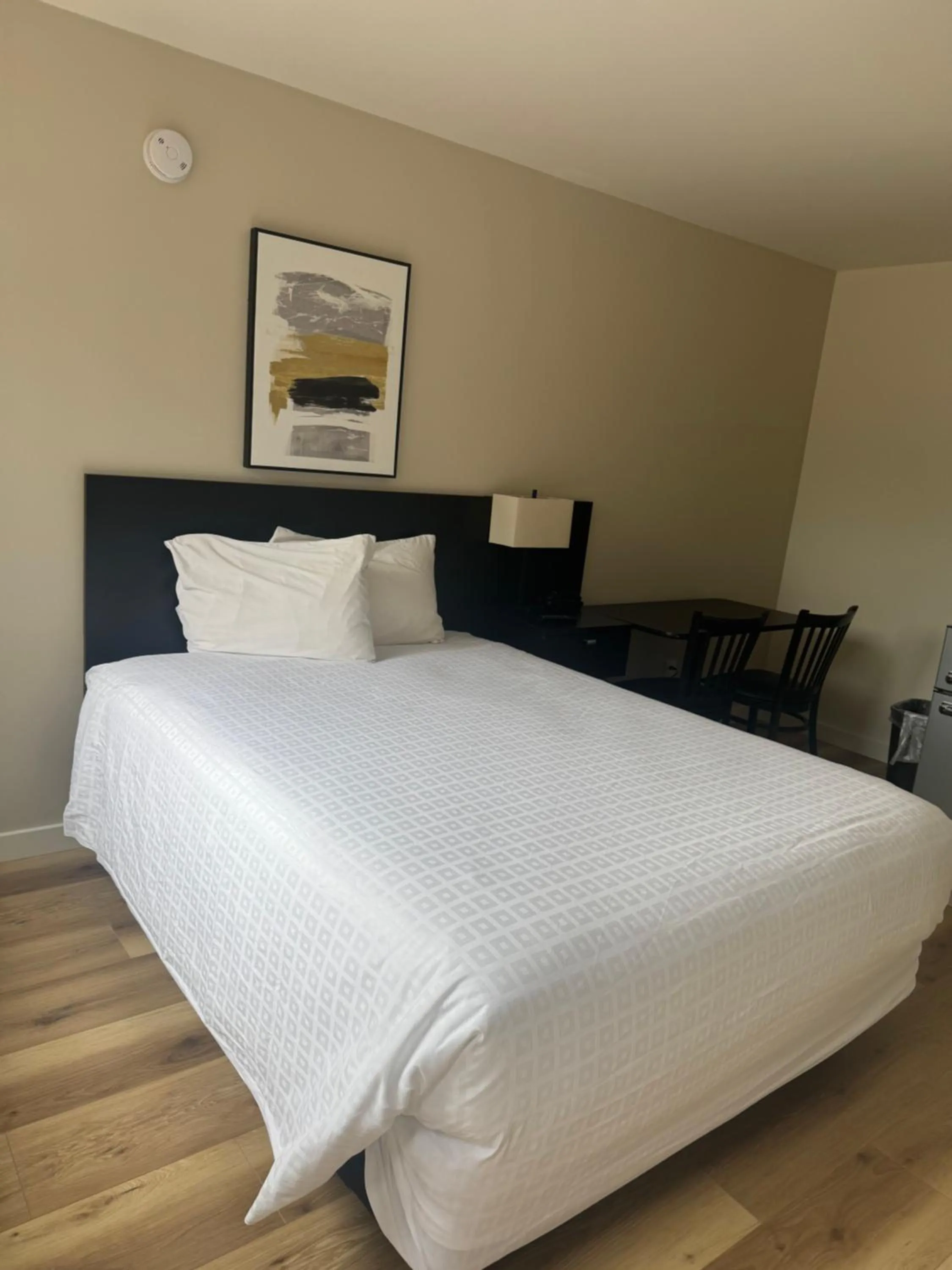 Bed in Richland Inn and Suites