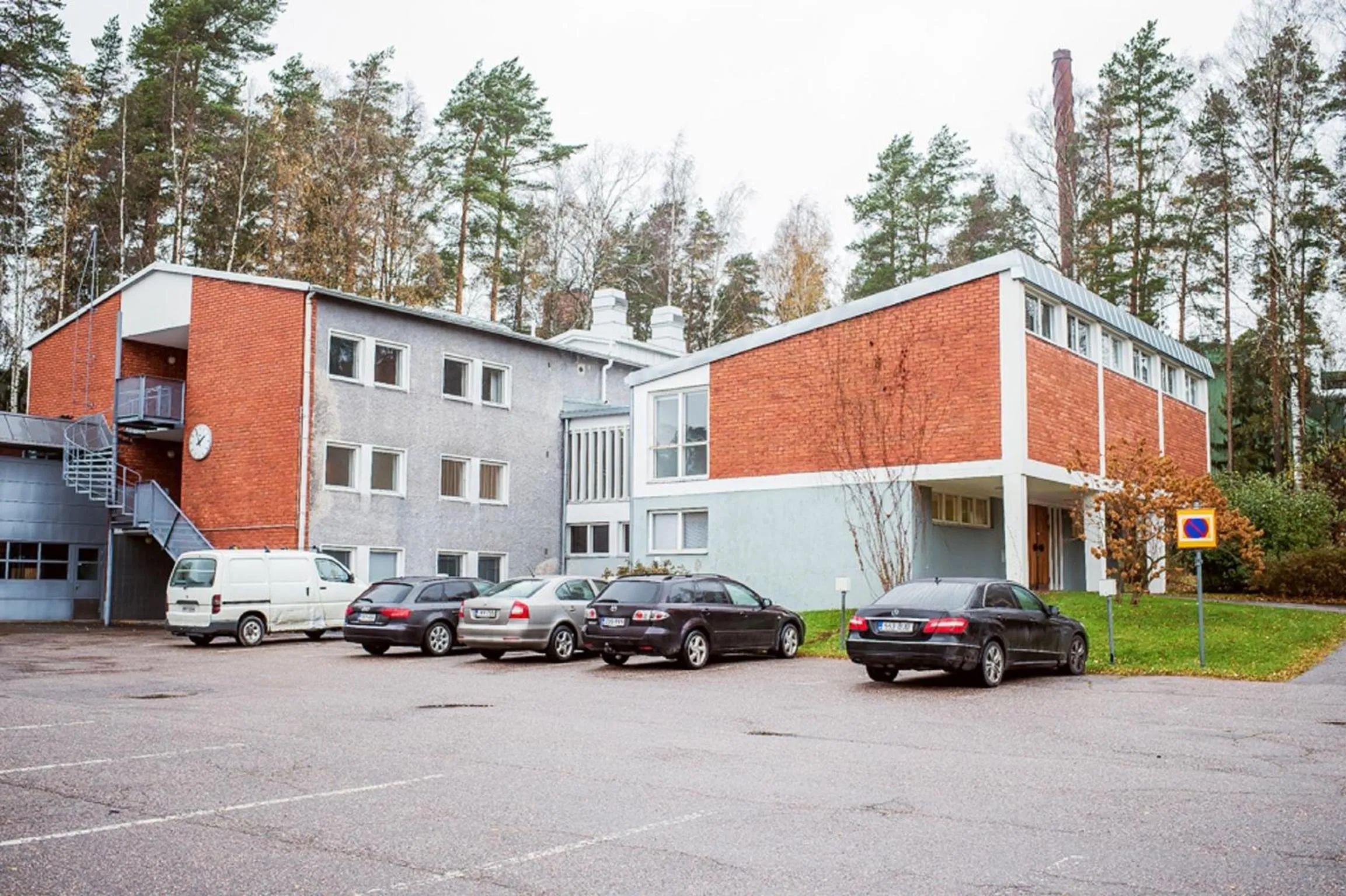 Facade/entrance in Forenom Hostel Espoo Otaniemi