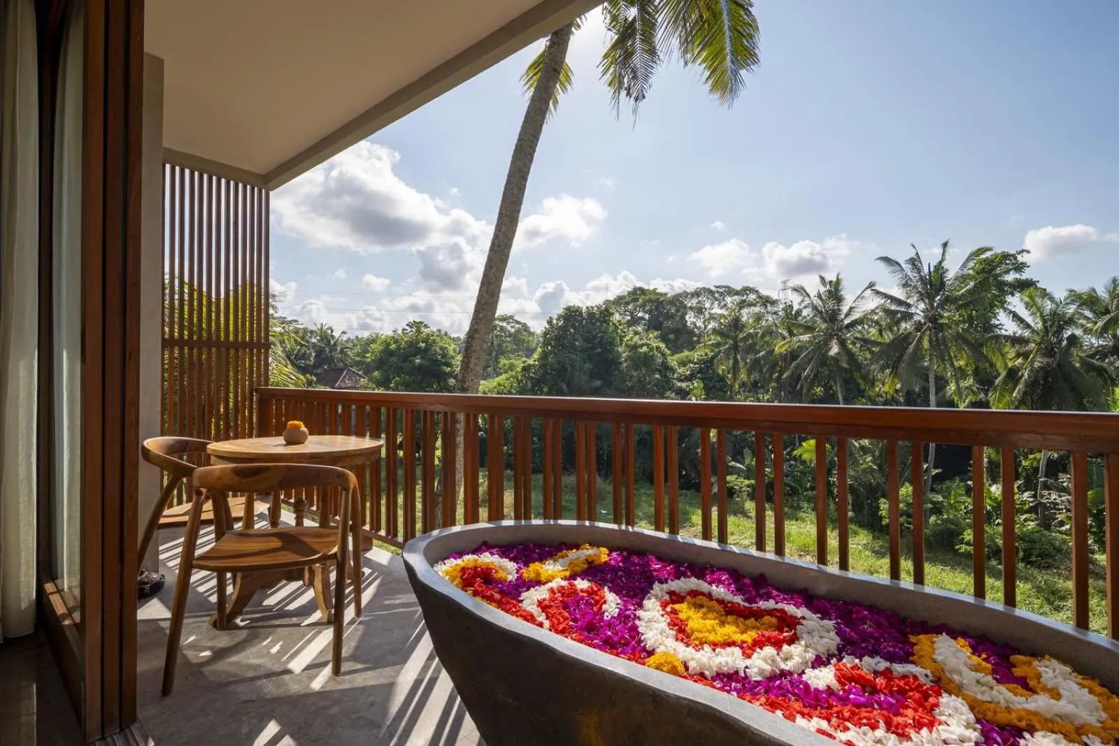 Balcony/Terrace in Unagi Wooden Villas by Emana
