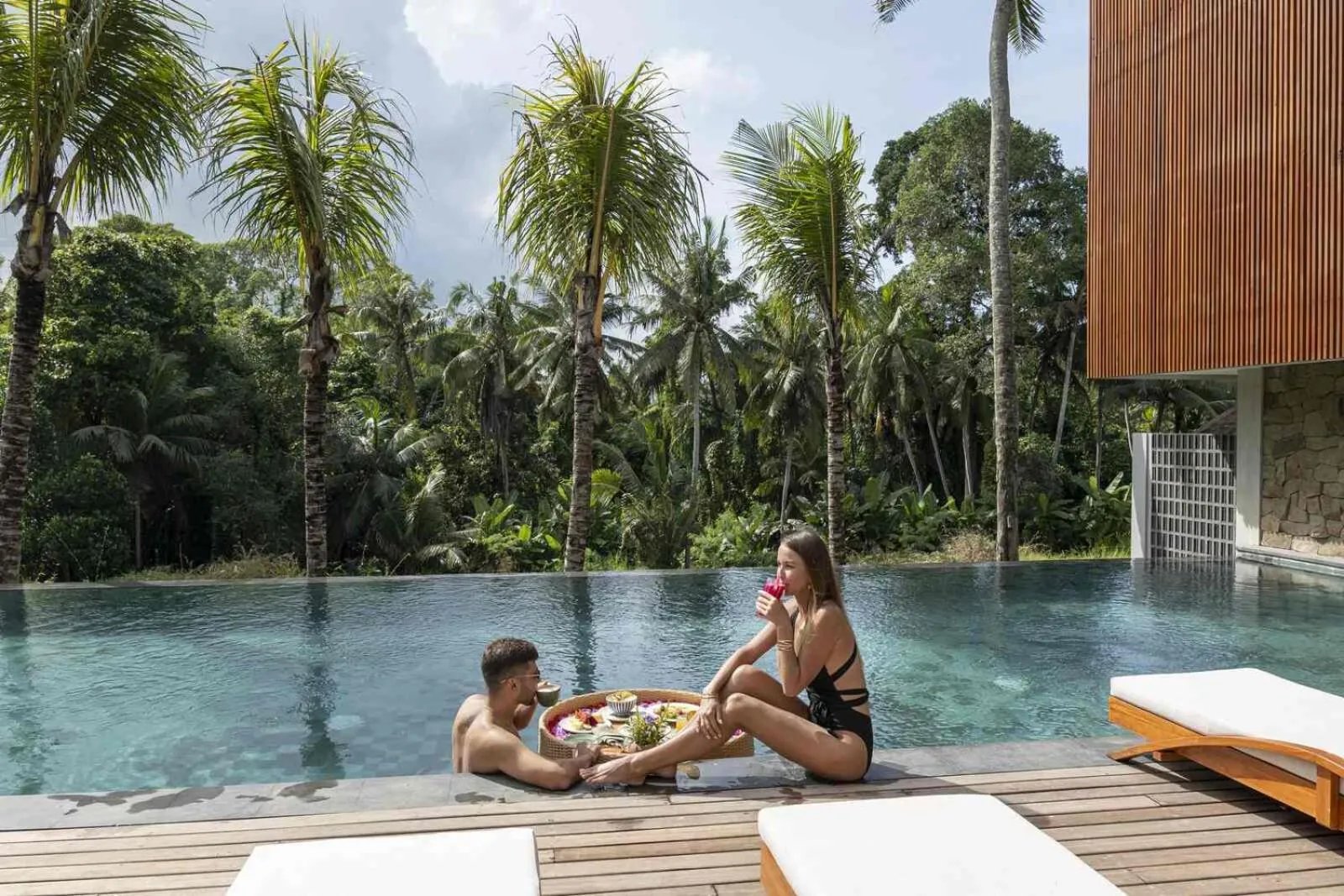 Swimming pool in Unagi Wooden Villas by Emana