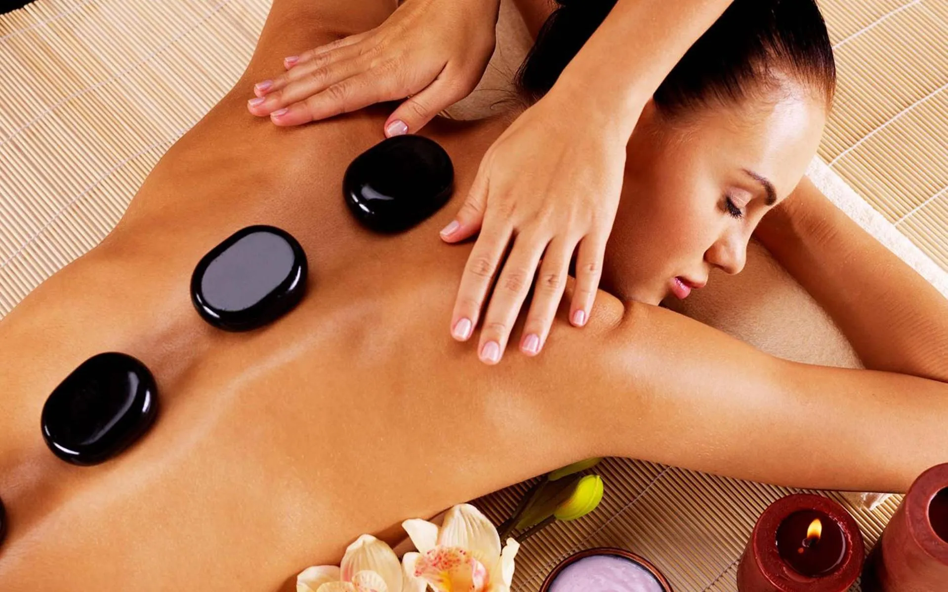 Massage in Unagi Wooden Villas by Emana