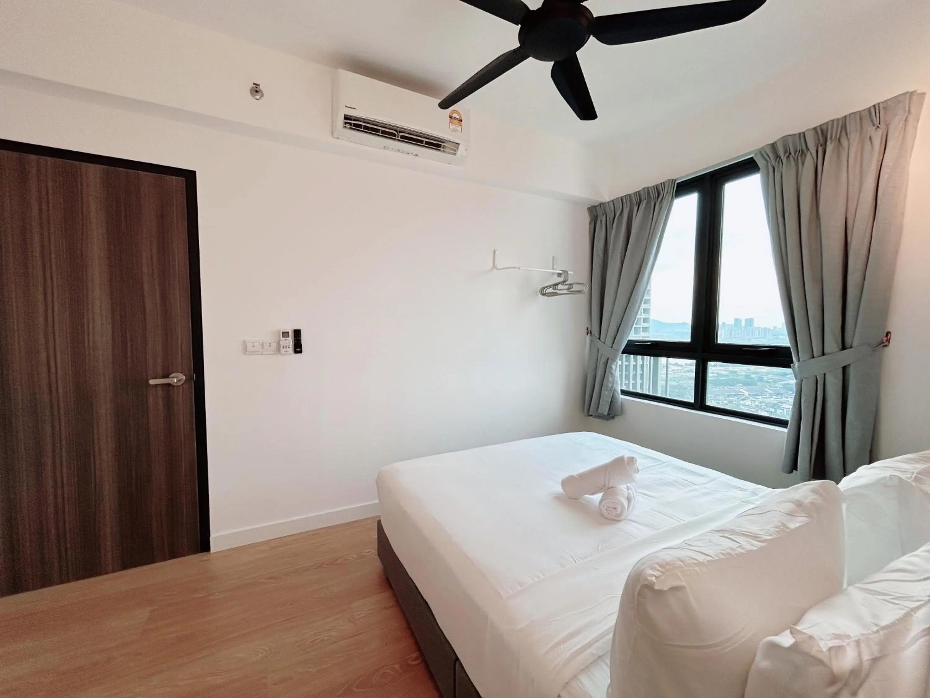 Bed in Edumetro @ Subang Jaya by Manhattan Group