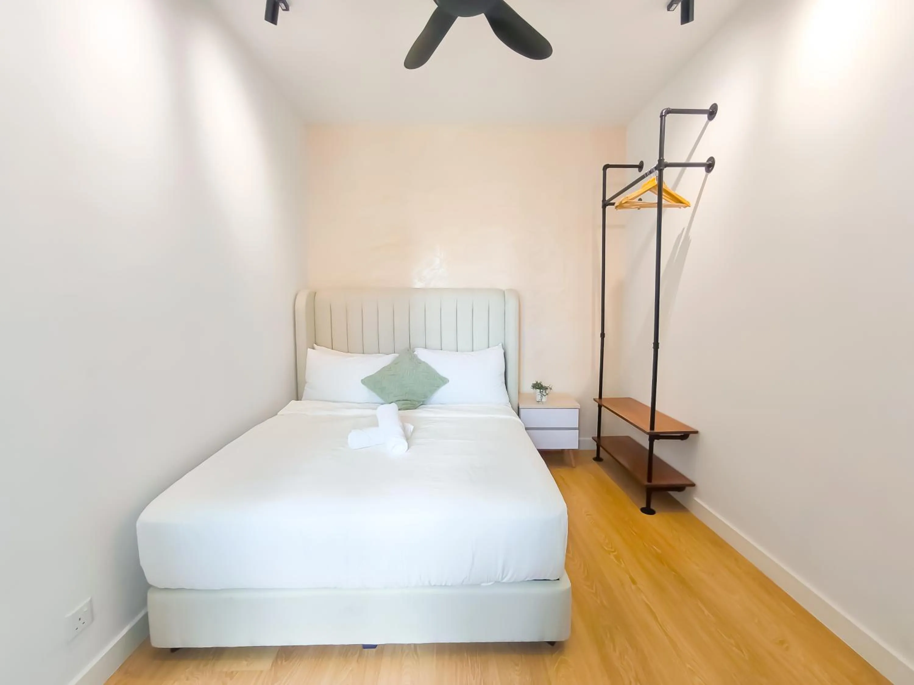 Bed in Edumetro @ Subang Jaya by Manhattan Group