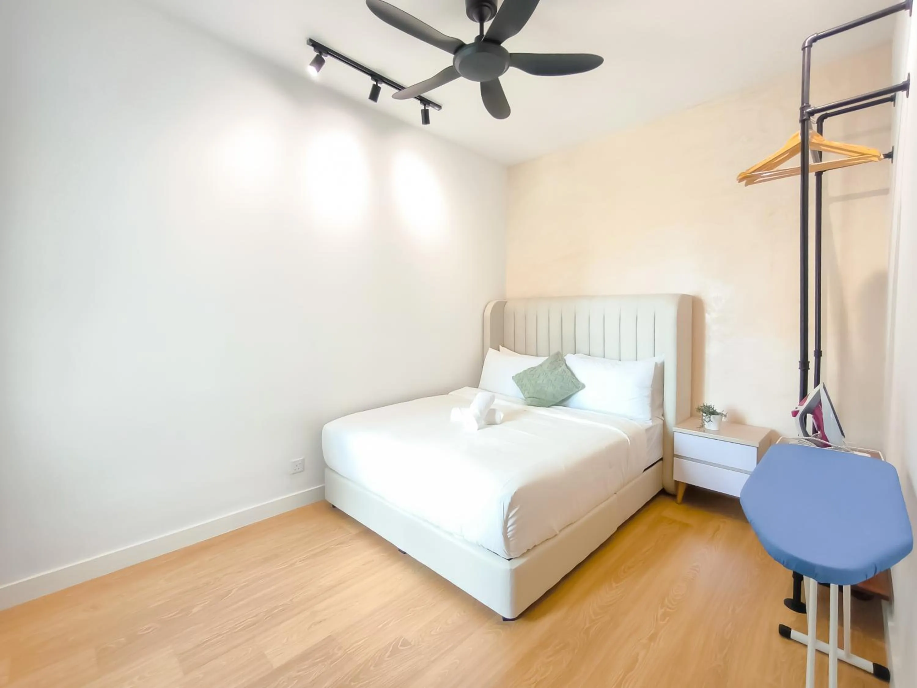 Bed in Edumetro @ Subang Jaya by Manhattan Group