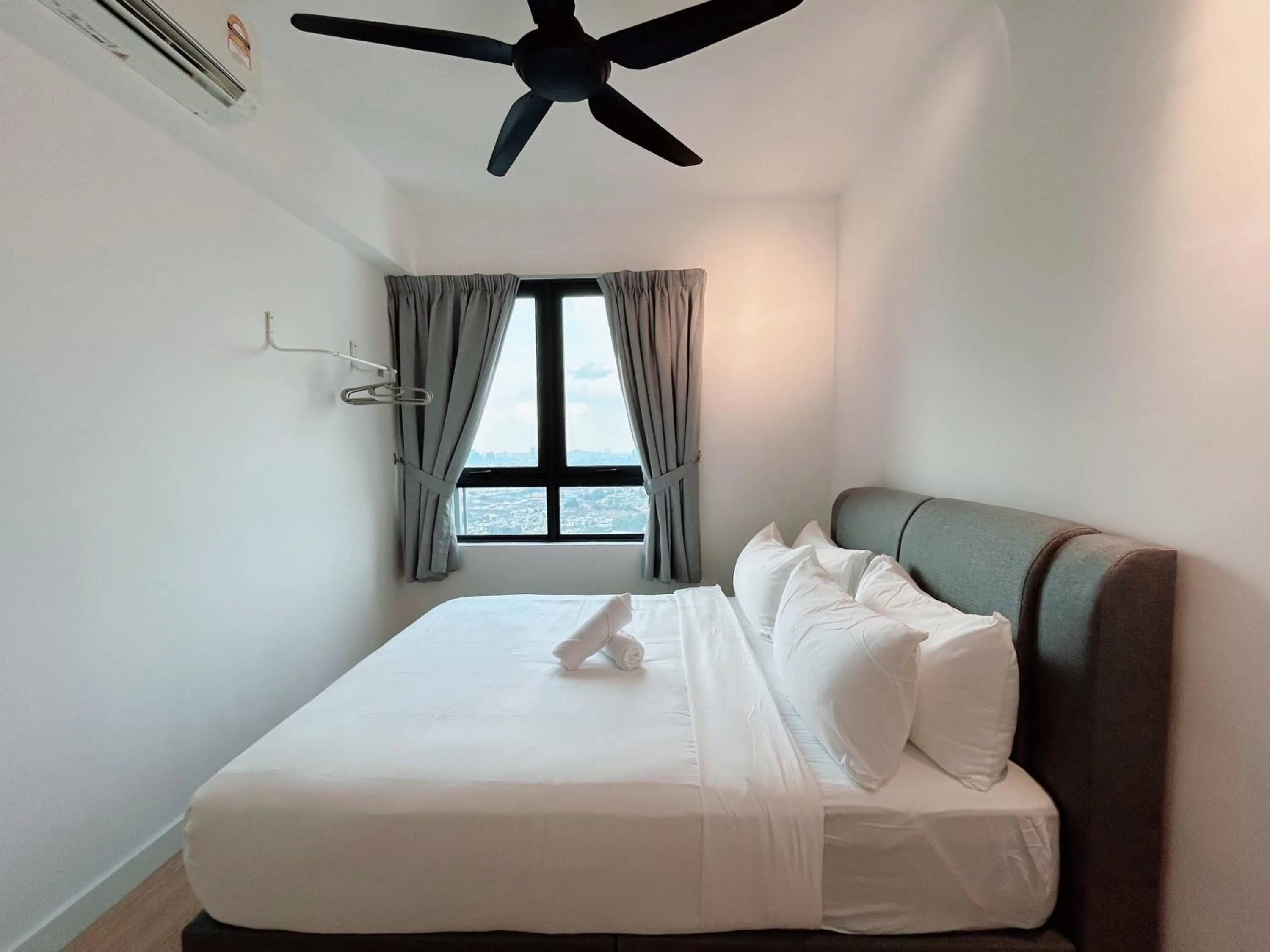 Bed in Edumetro @ Subang Jaya by Manhattan Group