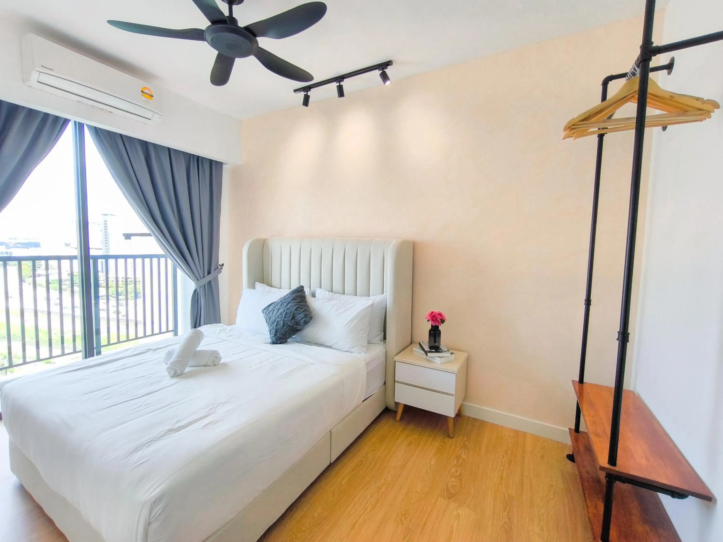 Bed in Edumetro @ Subang Jaya by Manhattan Group